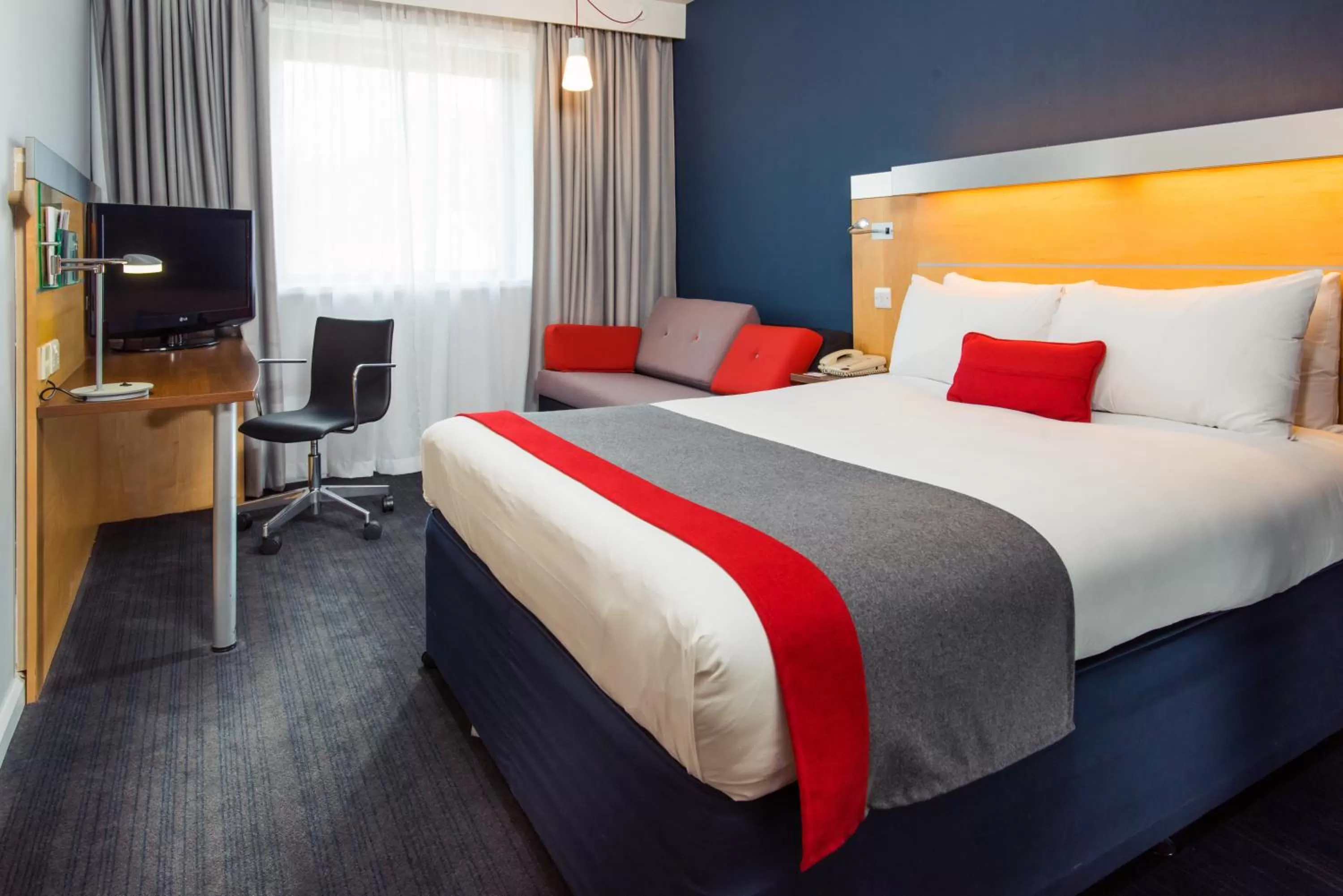 Standard Room with Free Hot Breakfast in Holiday Inn Express Hemel Hempstead by IHG