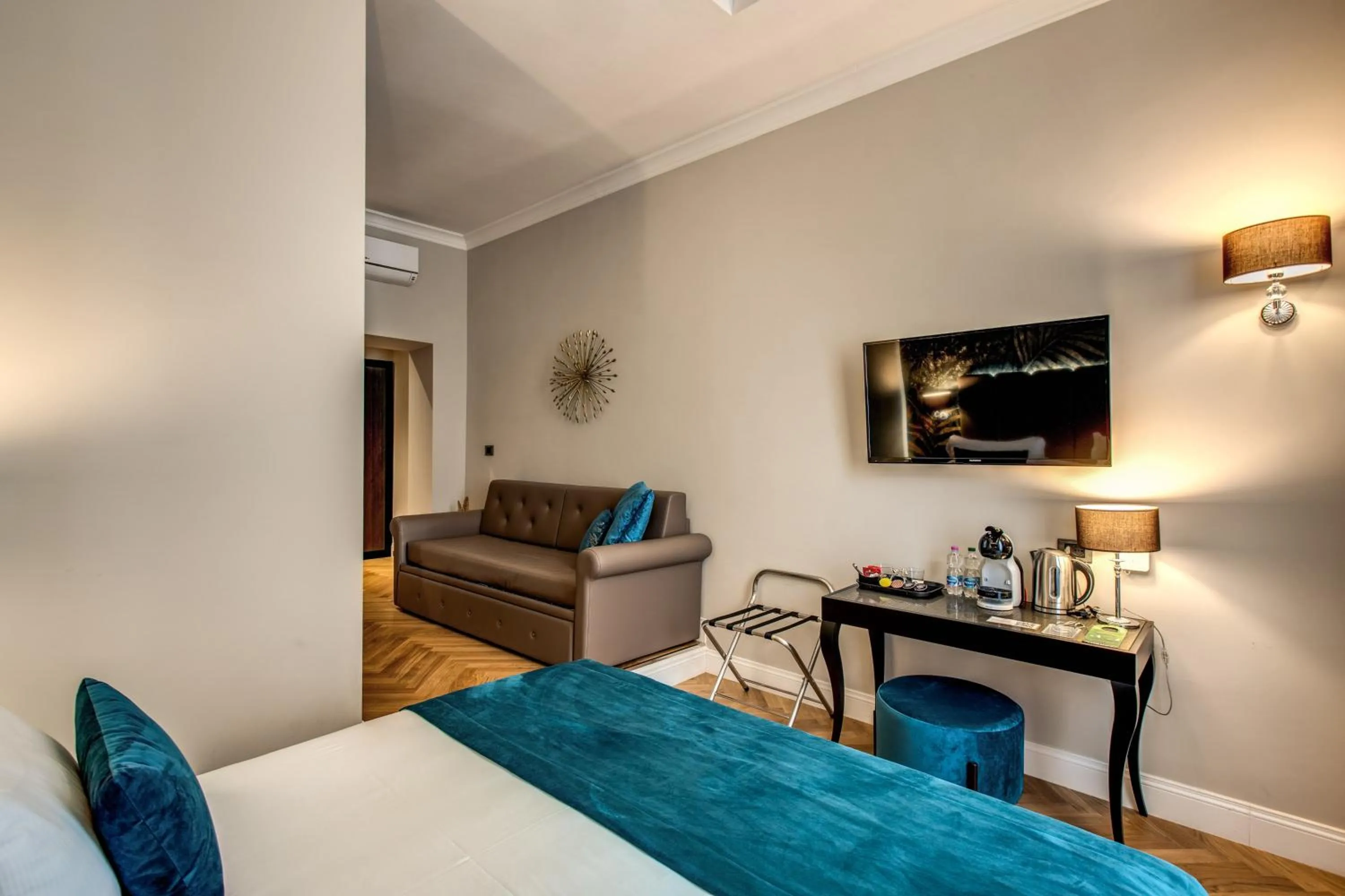 Superior Double or Twin Room with City View in Relais De La Poste