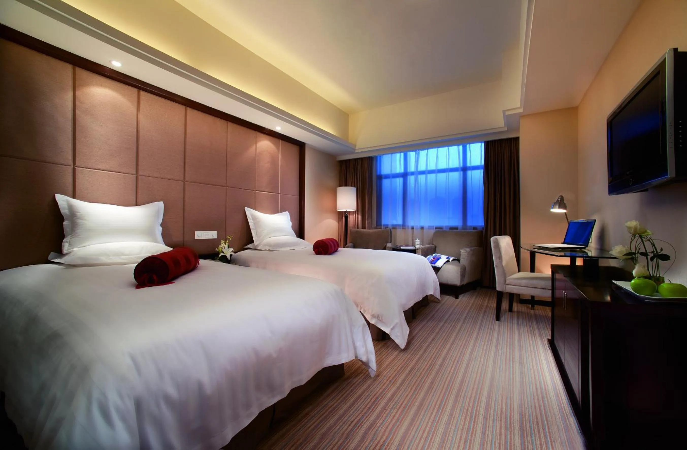 Standard Twin Room in Zhengzhou Yuehai Hotel