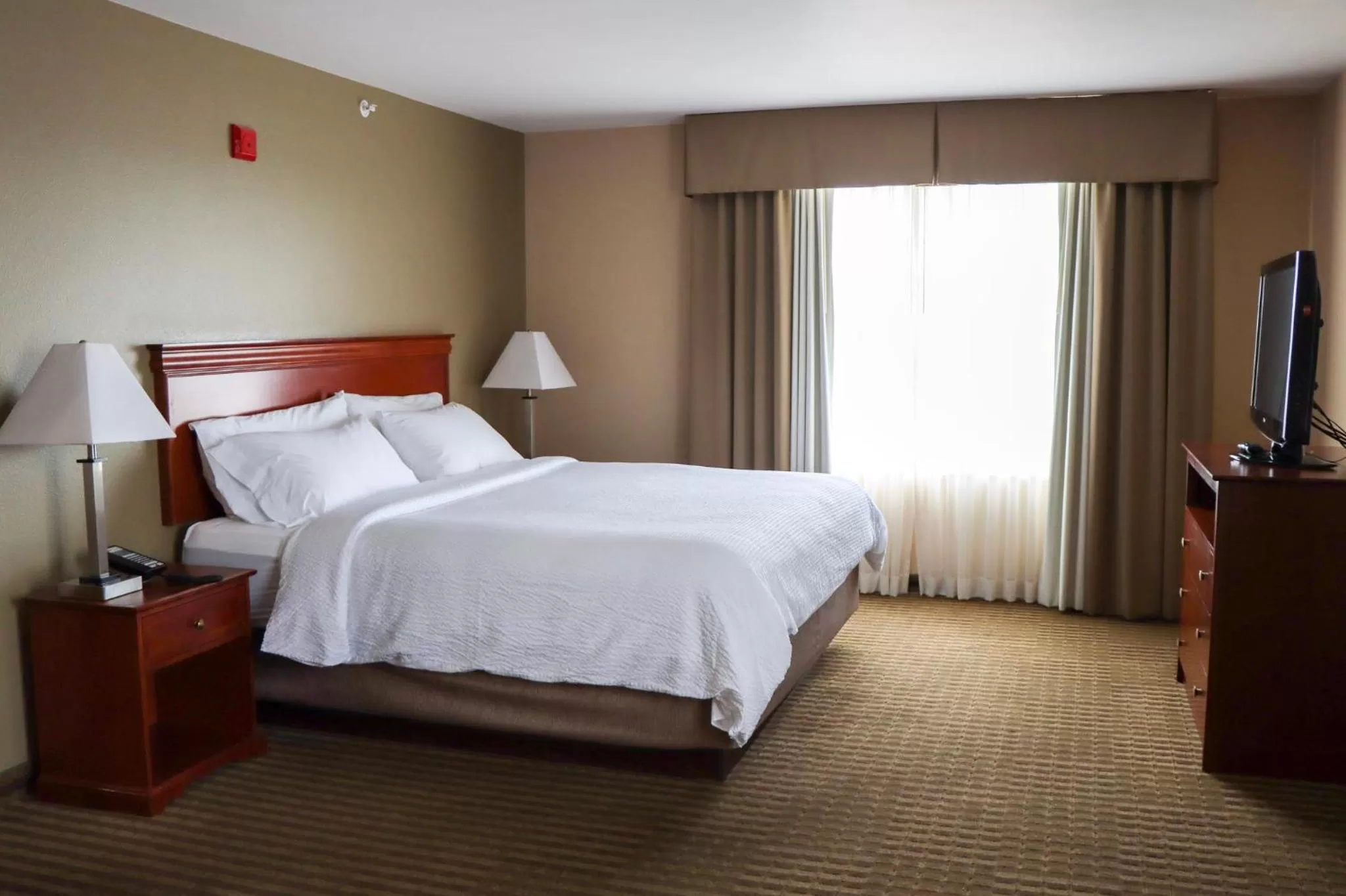 Standard King Room with Mobility Accessible Tub in Holiday Inn Express Walla Walla by IHG