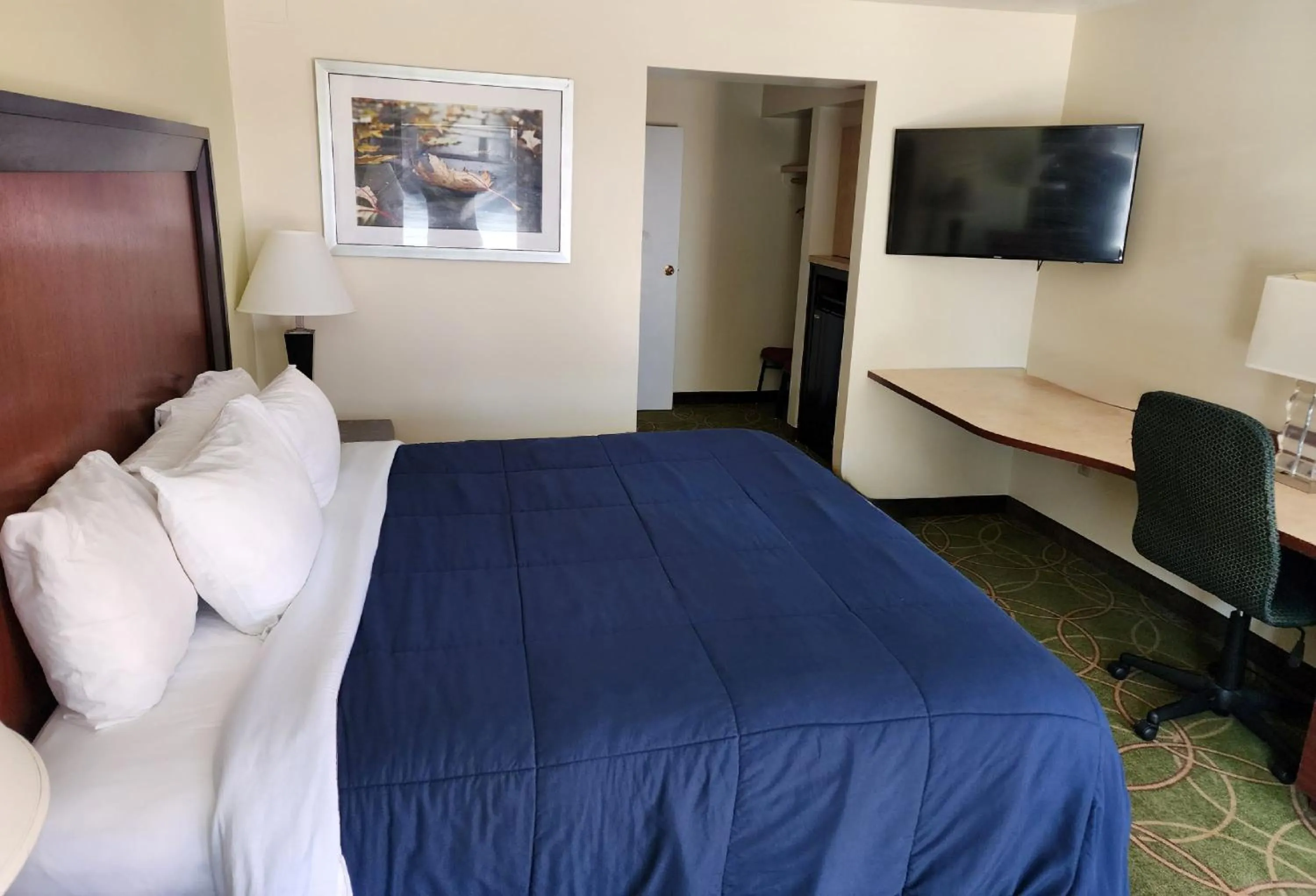 King Room with Twin Sofa Bed in Nittany Budget Motel