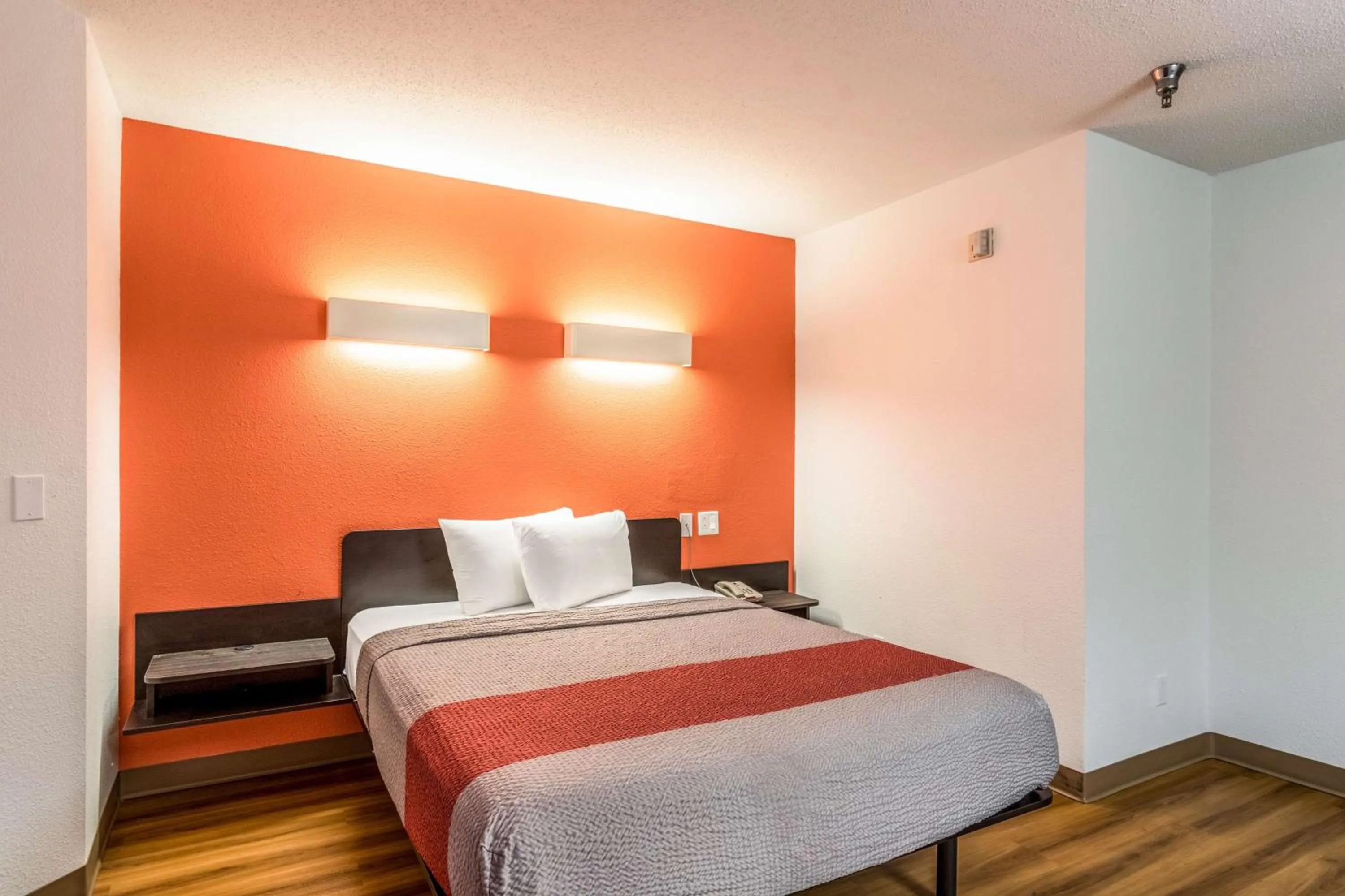 Queen Room - Smoking in Motel 6-Harvey, IL