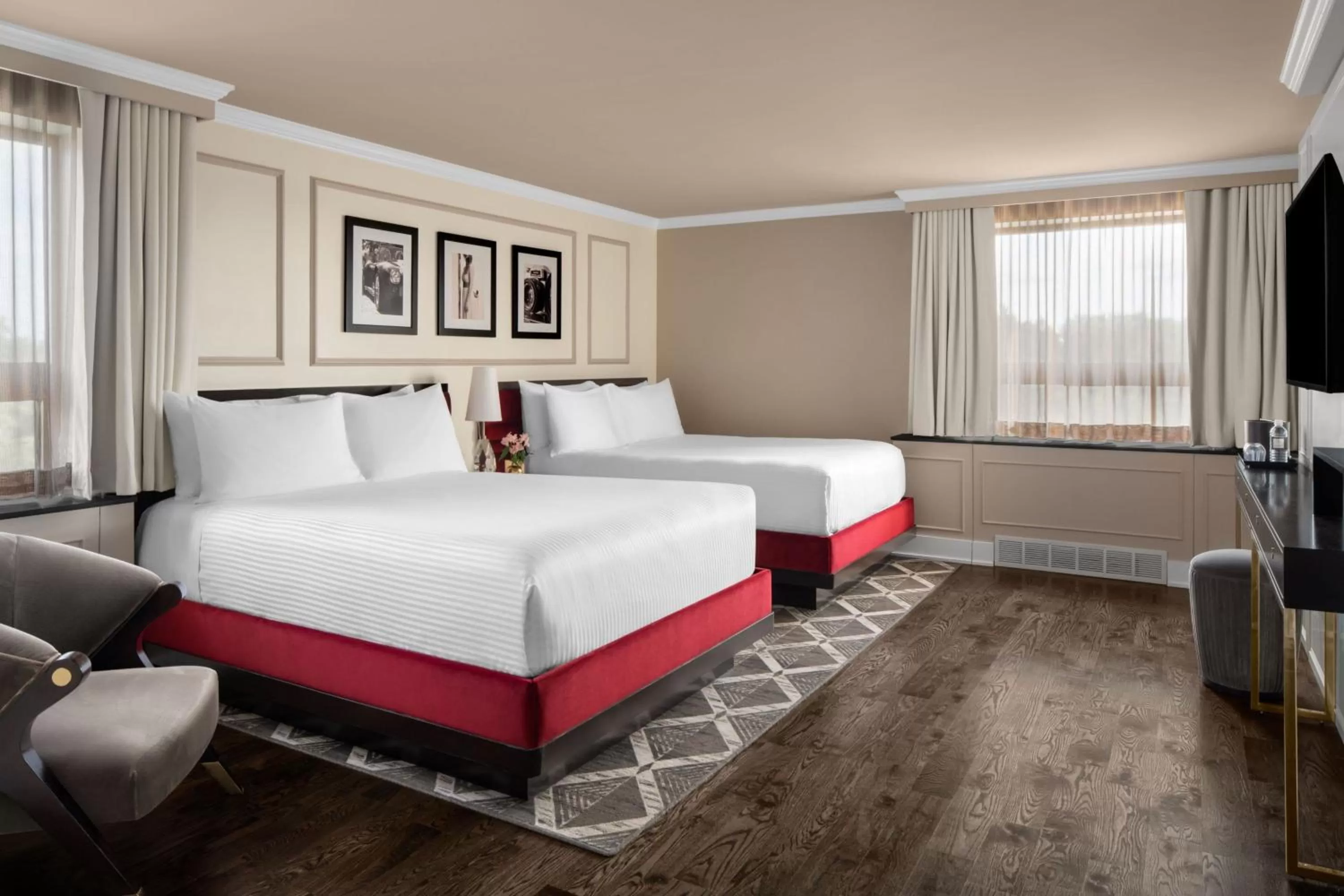 Deluxe Guest Room with Two Double Beds  in The Drake Oak Brook, Autograph Collection