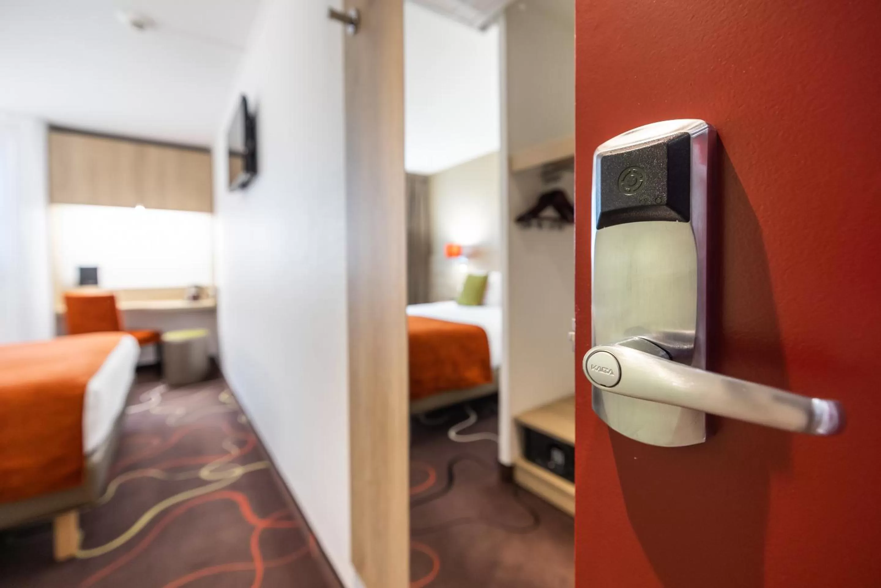 Family Queen Room with Two Single Beds in Best Western Hotel Le Bordeaux Sud