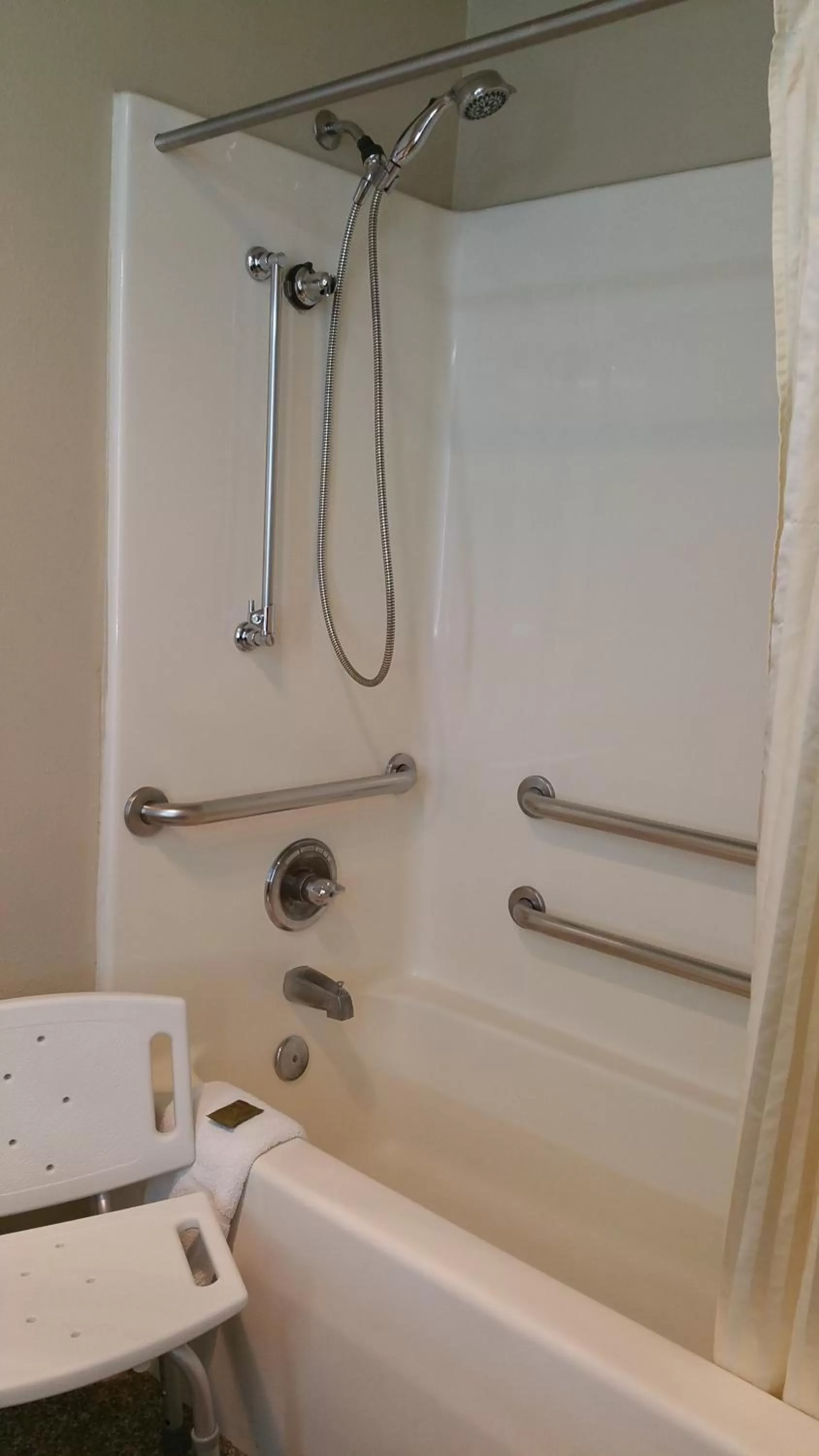 King Room - Disability Access in Cedars Inn