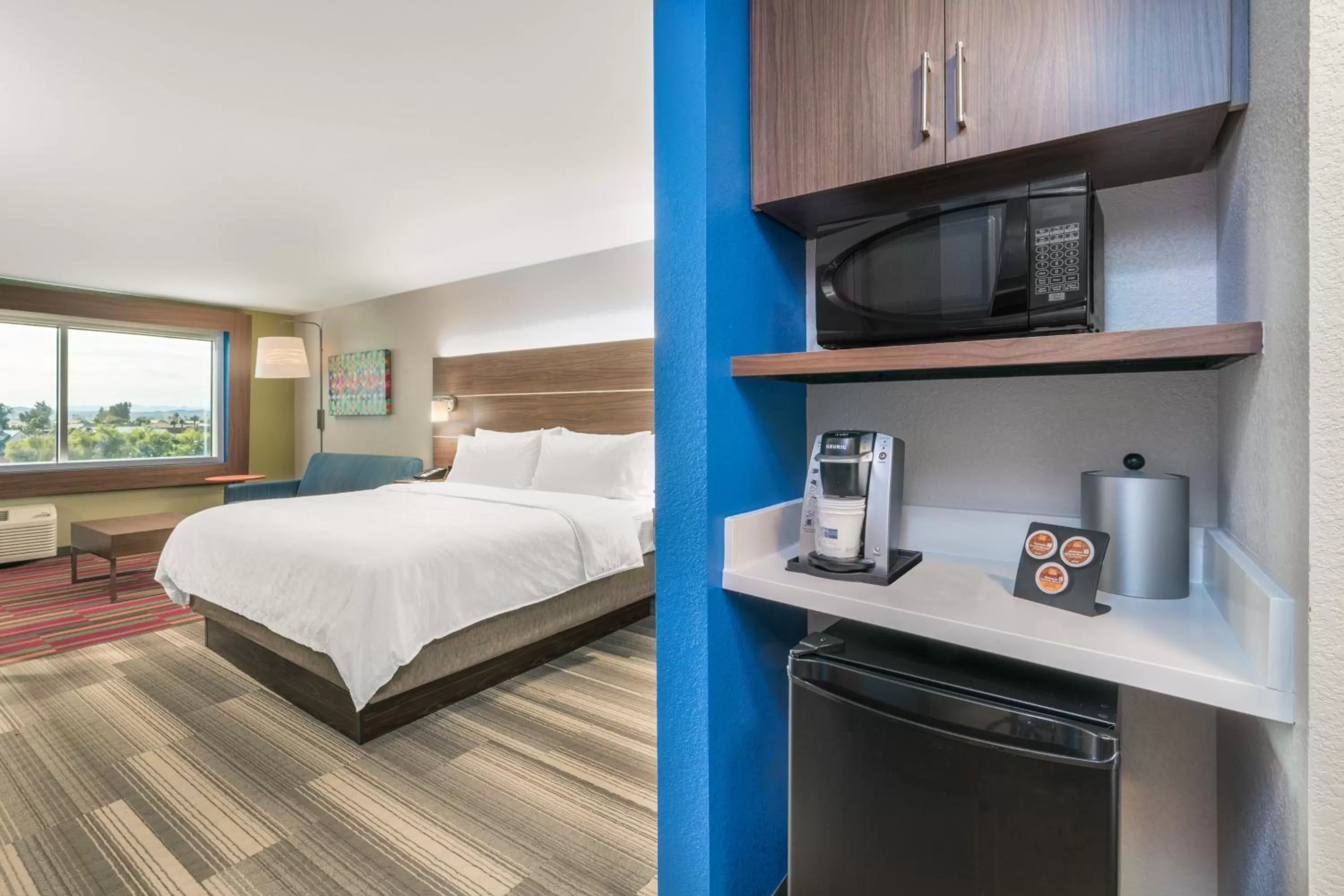 Suite with Mobility Accessible Tub - Non-Smoking in Holiday Inn Express & Suites Lake Havasu - London Bridge by IHG