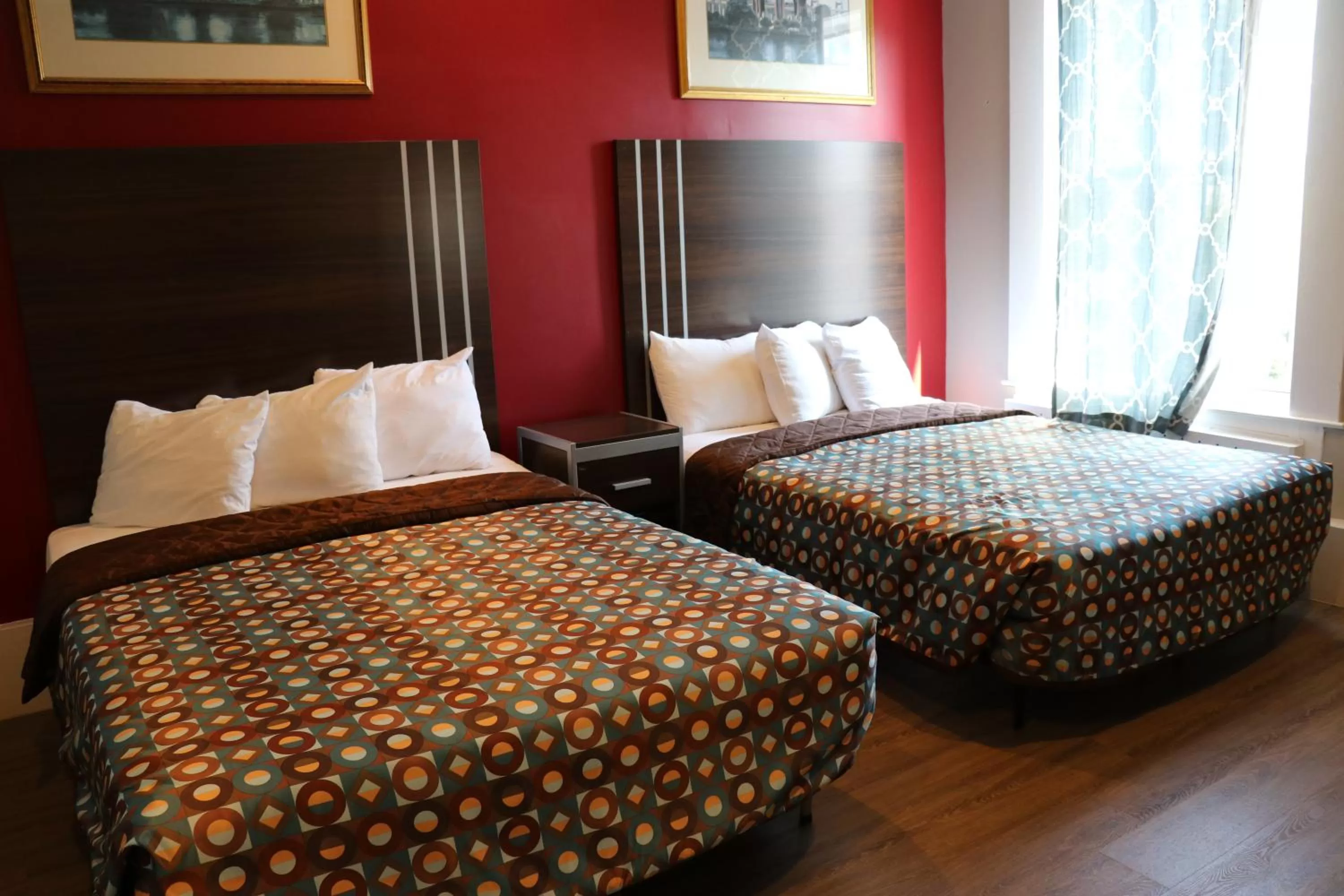 Double Room with Two Double Beds and Private Bathroom in Europa Hotel