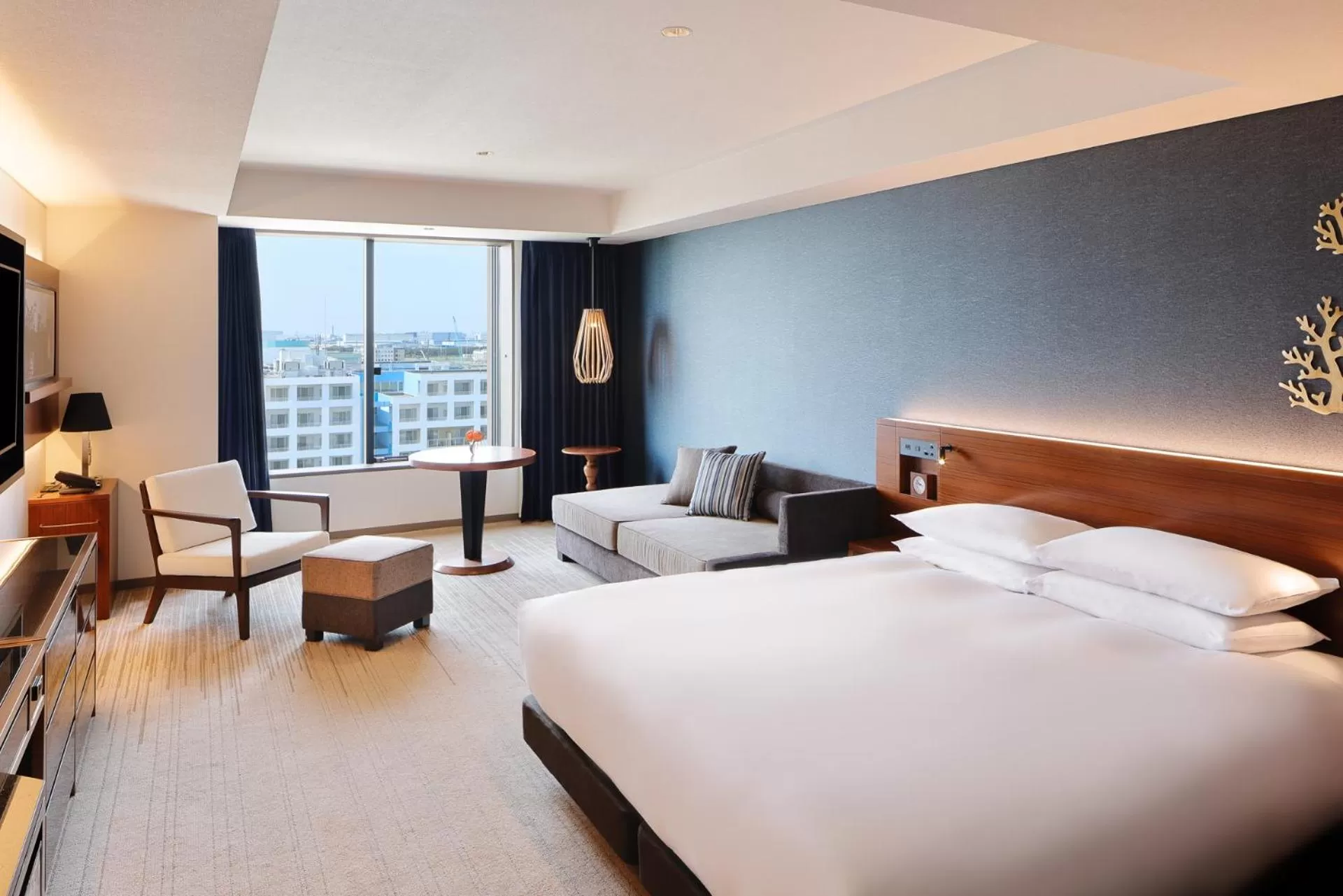 Deluxe King Room - Club Access in Hyatt Regency Tokyo Bay