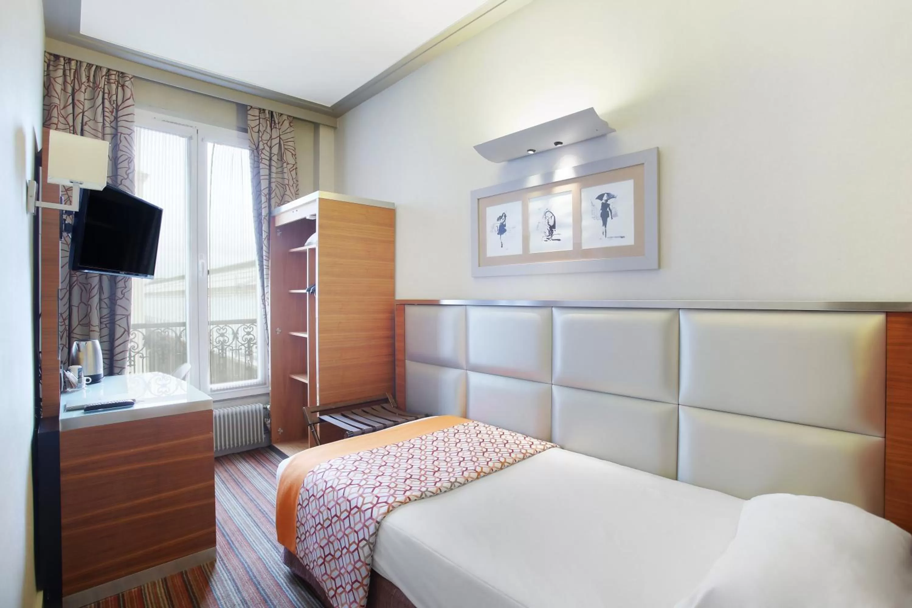 Single Room in Hotel Berne Opera