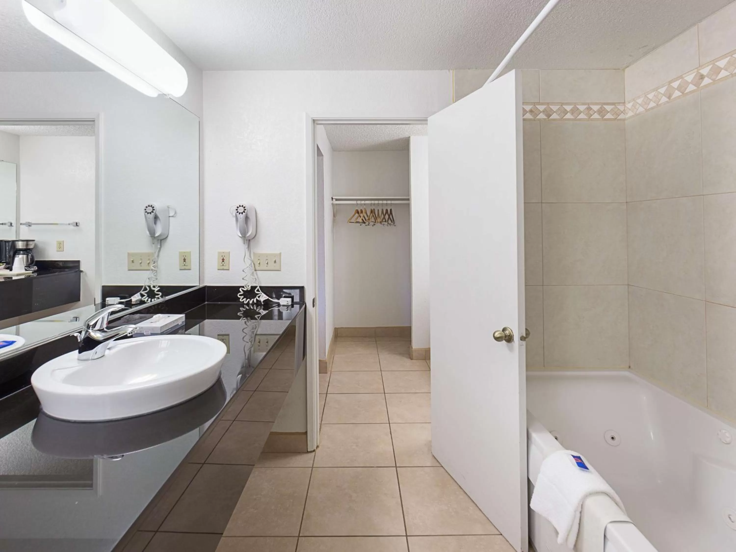 Deluxe Queen Room with Two Queen Beds - single occupancy - Non-Smoking in Motel 6 Gold Beach