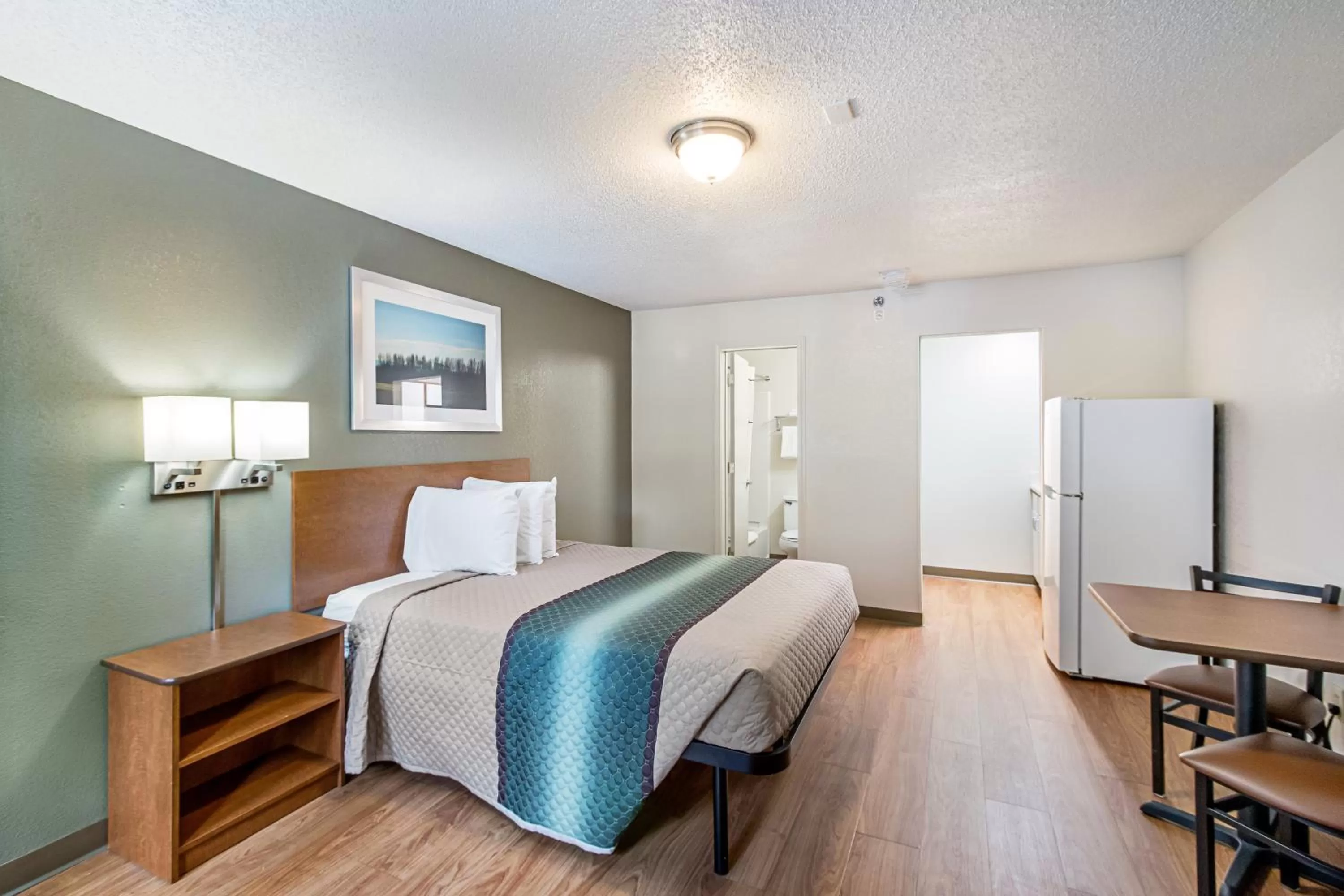 Studio Queen Room Non-Smoking in HomeTowne Studios by Red Roof Atlanta – Lawrenceville