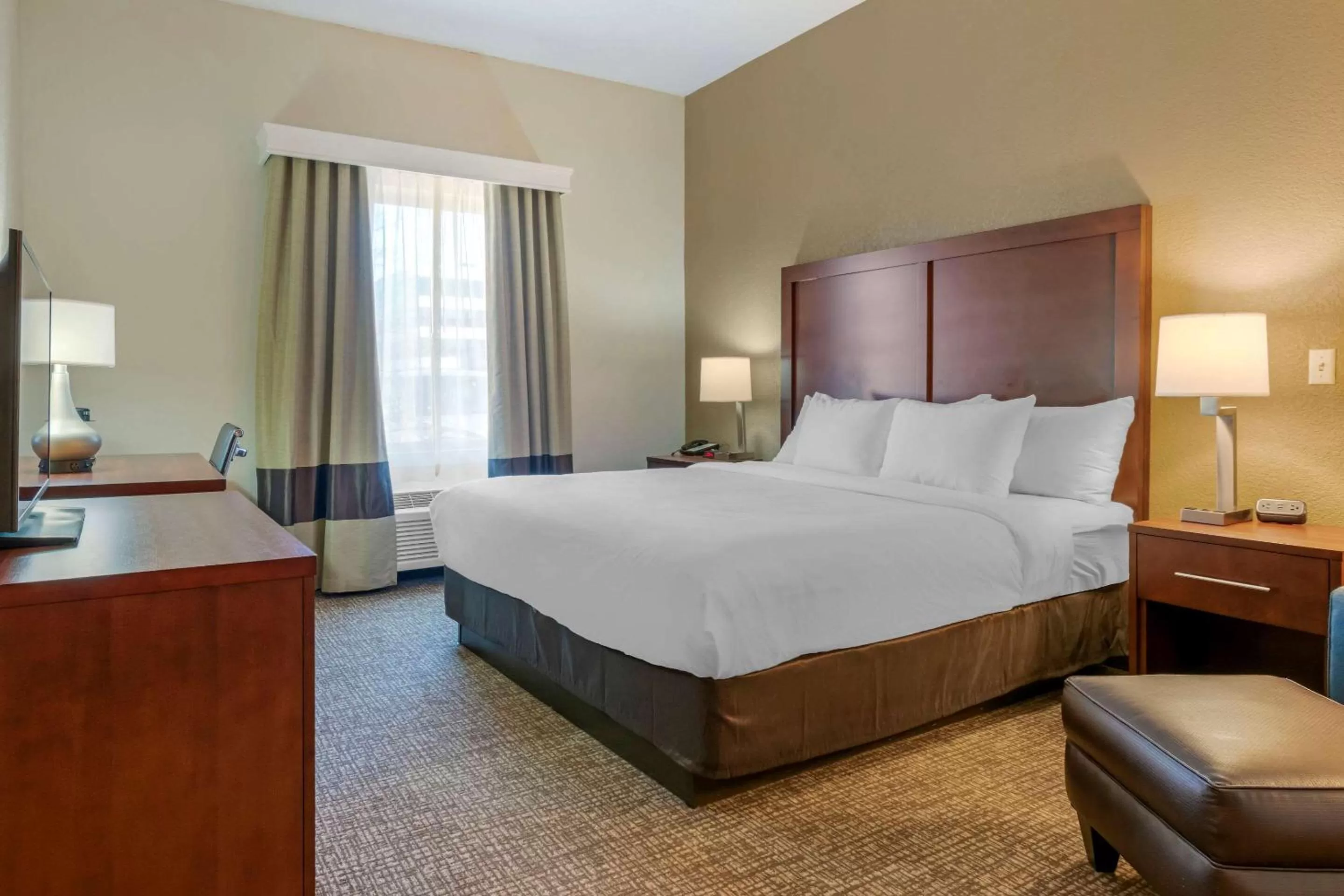 King Room First Floor - Accessible/Non-Smoking in Comfort Inn Mechanicsburg – Harrisburg South
