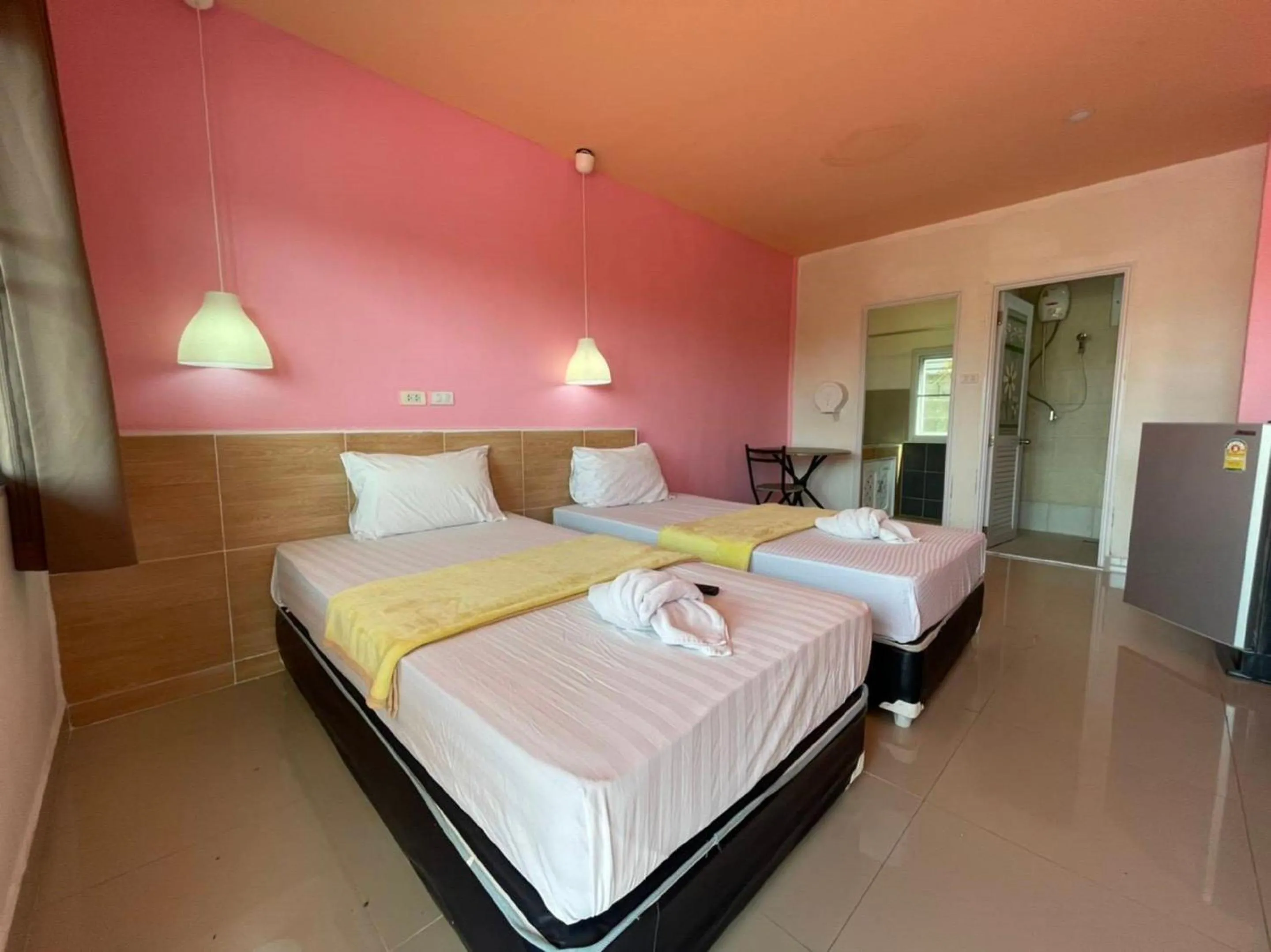 Budget Twin Room in Baan Kaew Ruen Kwan