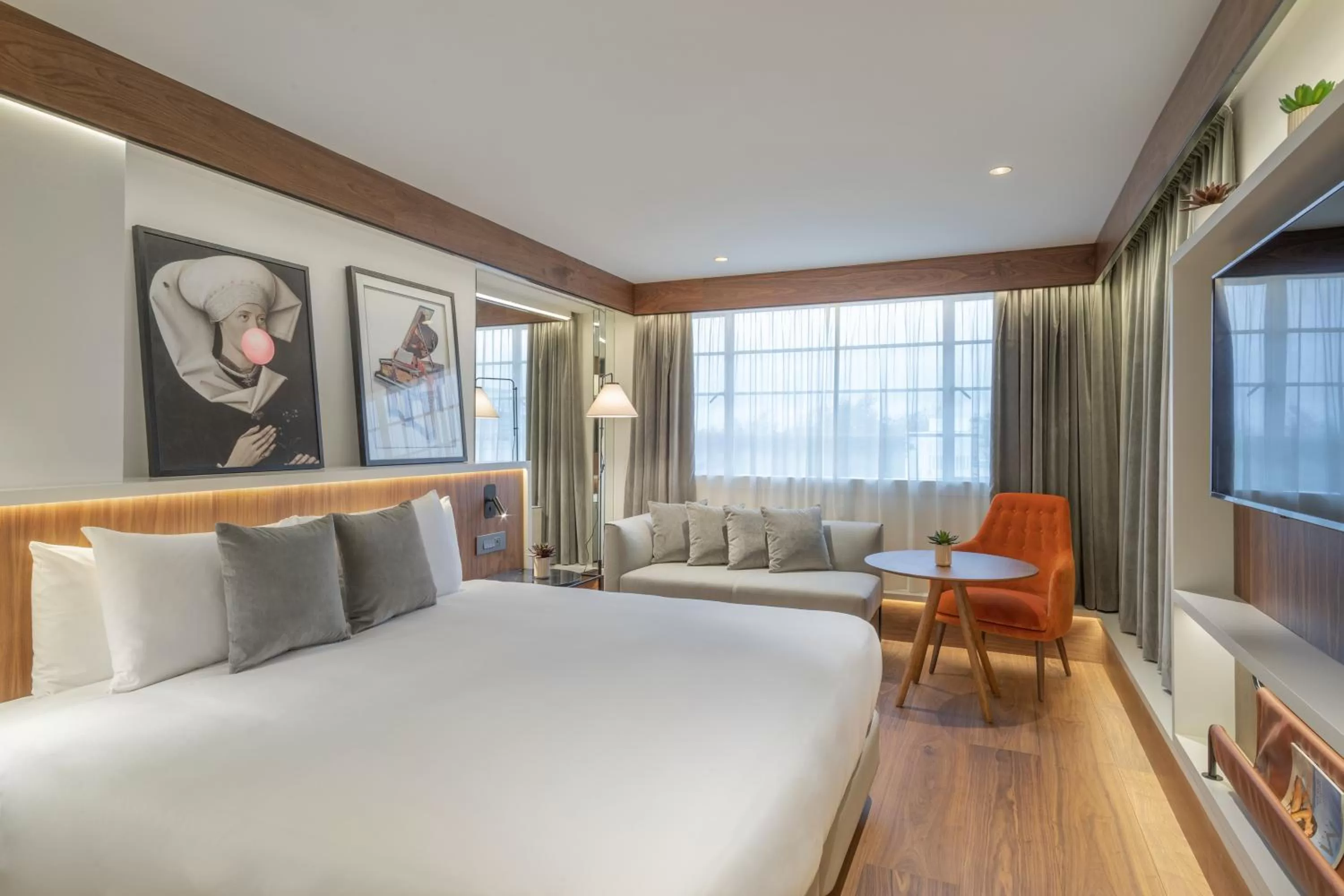 Connecting Premium Rooms in Melia White House Hotel