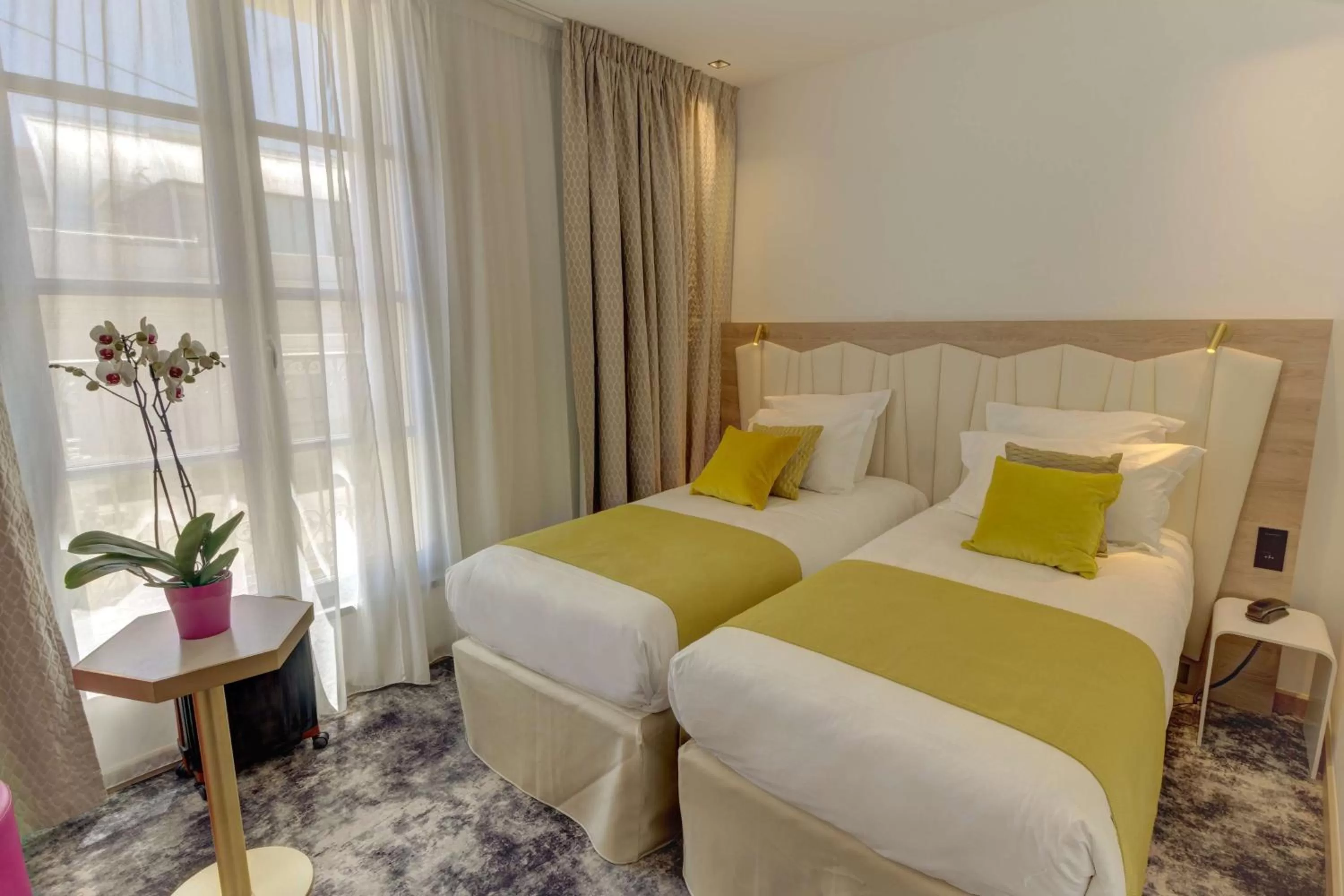 Classic Twin Room in Best Western Plus Comedie Saint Roch