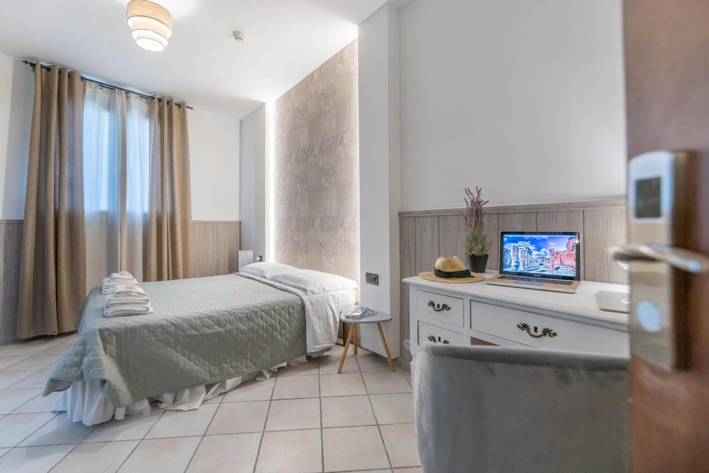 Triple Room with Garden View in Villa Rocla guest house Pompei