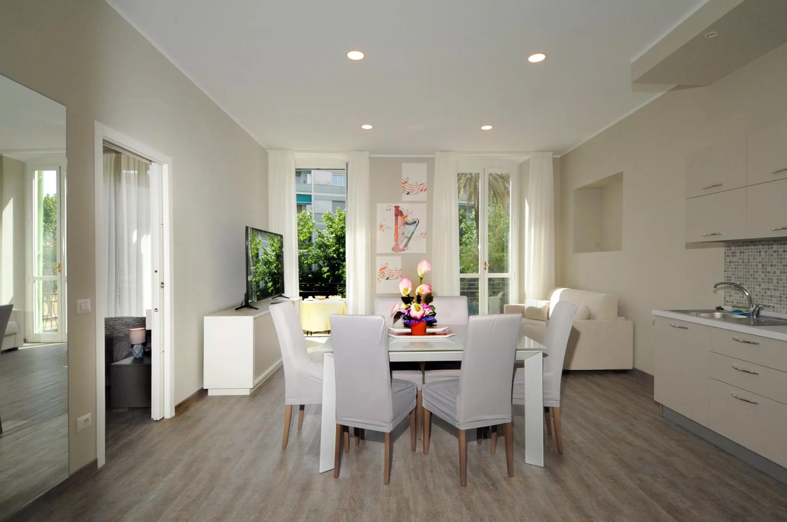 King Suite with Balcony in Hotel Alexander & Spa