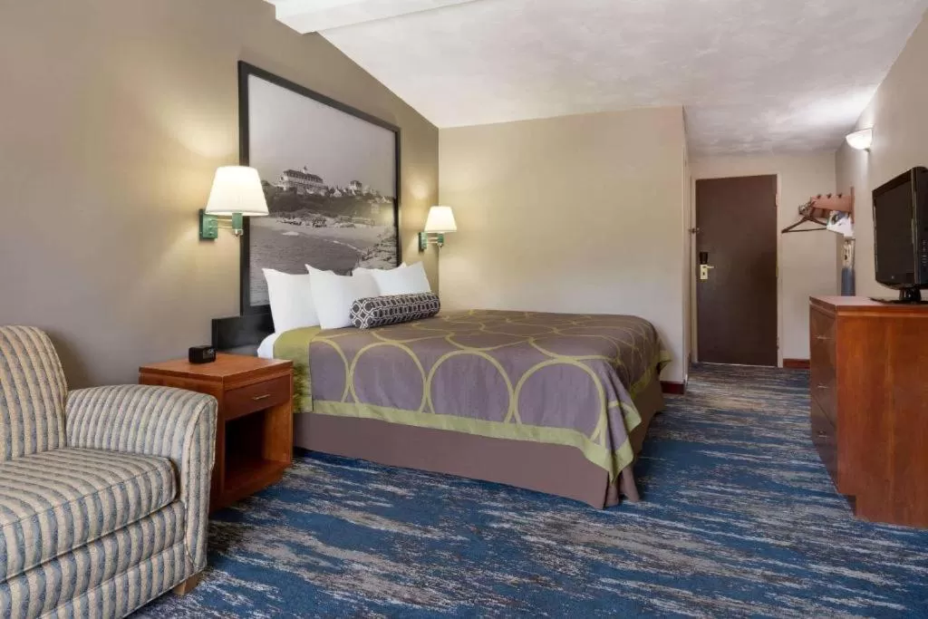 King Room - Non-Smoking in Super 8 by Wyndham West Greenwich/Providence
