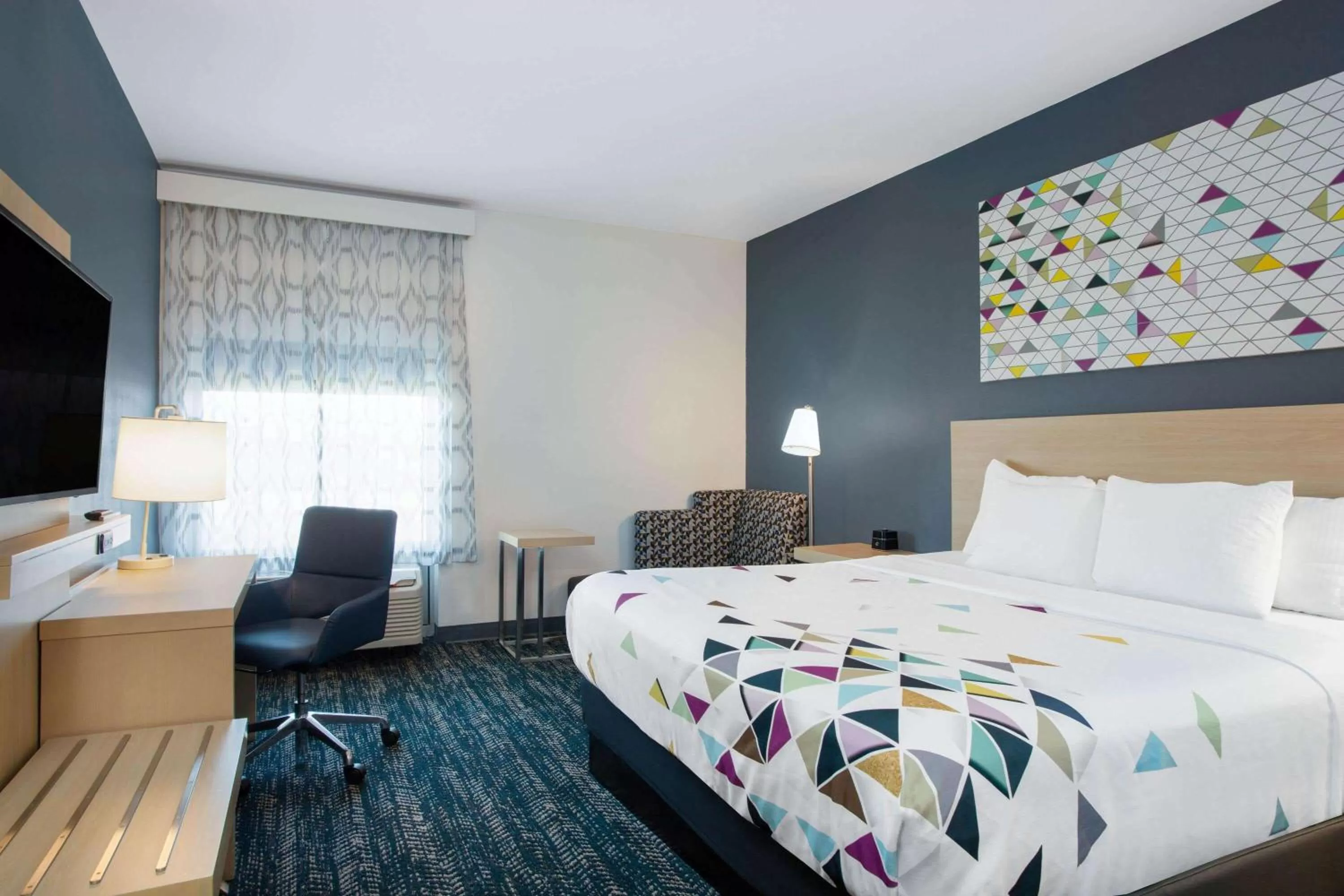 King Room - Non-Smoking in La Quinta Inn & Suites by Wyndham Manassas, VA- Dulles Airport