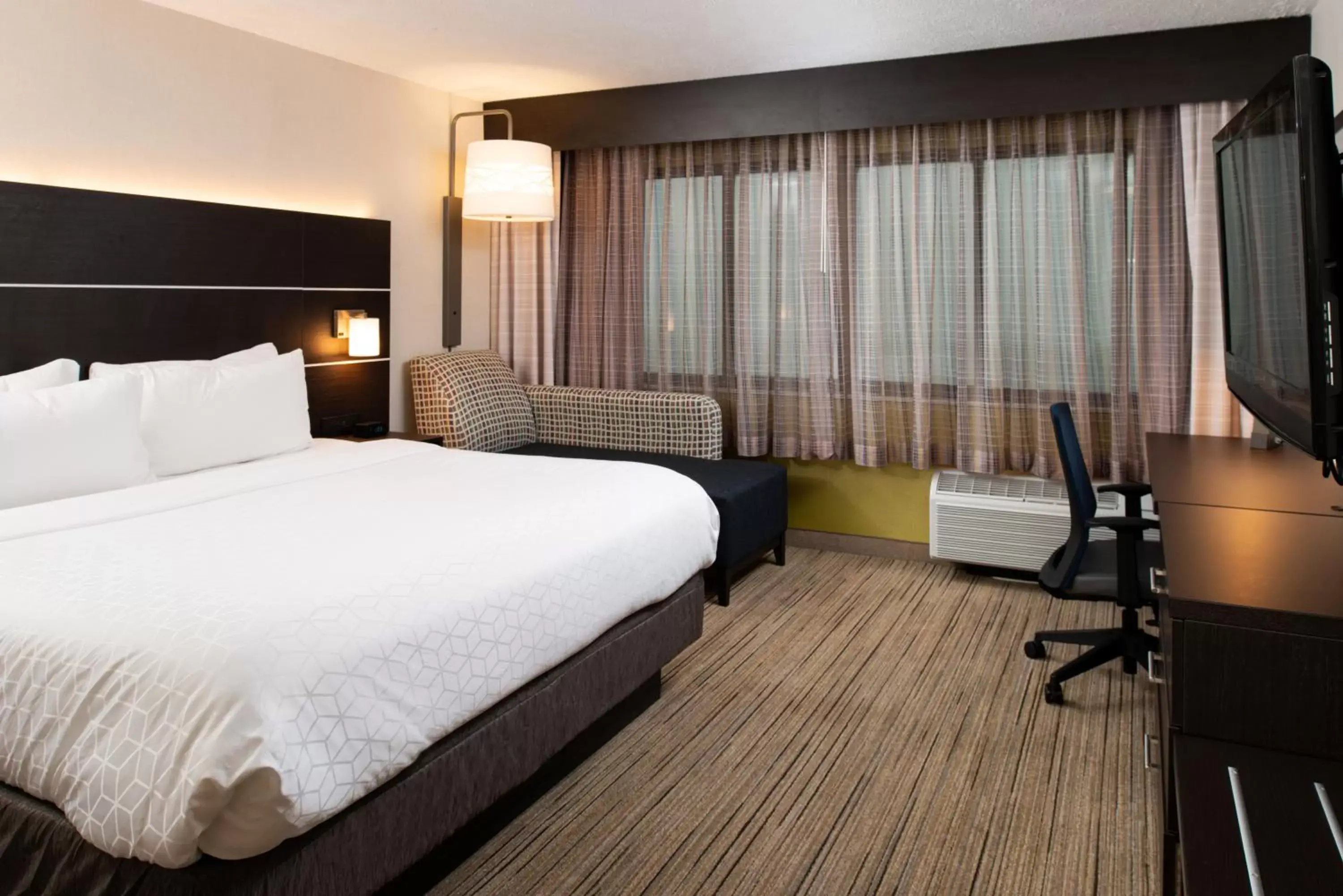 Holiday Inn Express Cincinnati West by IHG Holiday Inn Express Cincinnati West by IHG