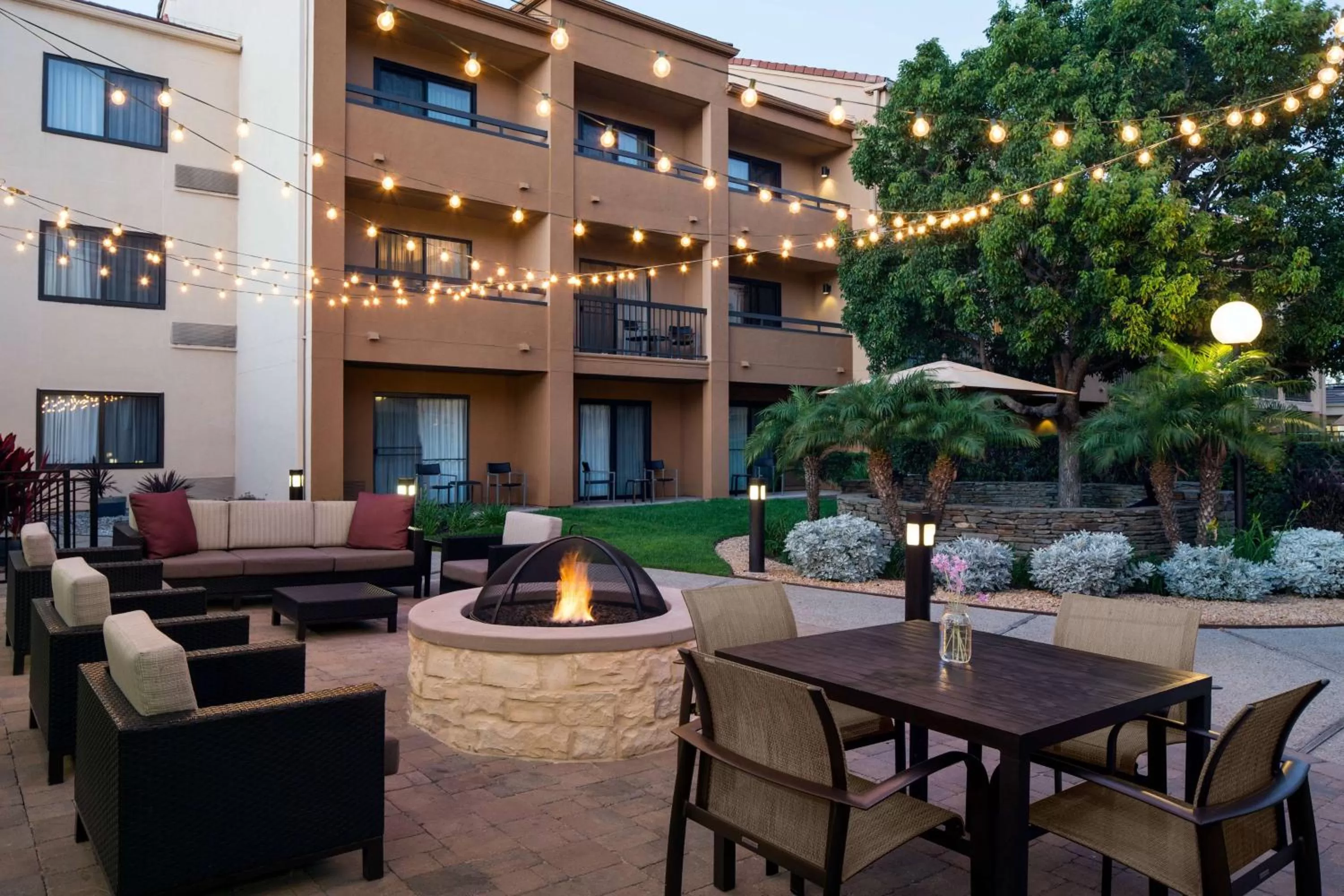 Patio in Sonesta Select Los Angeles LAX El Segundo