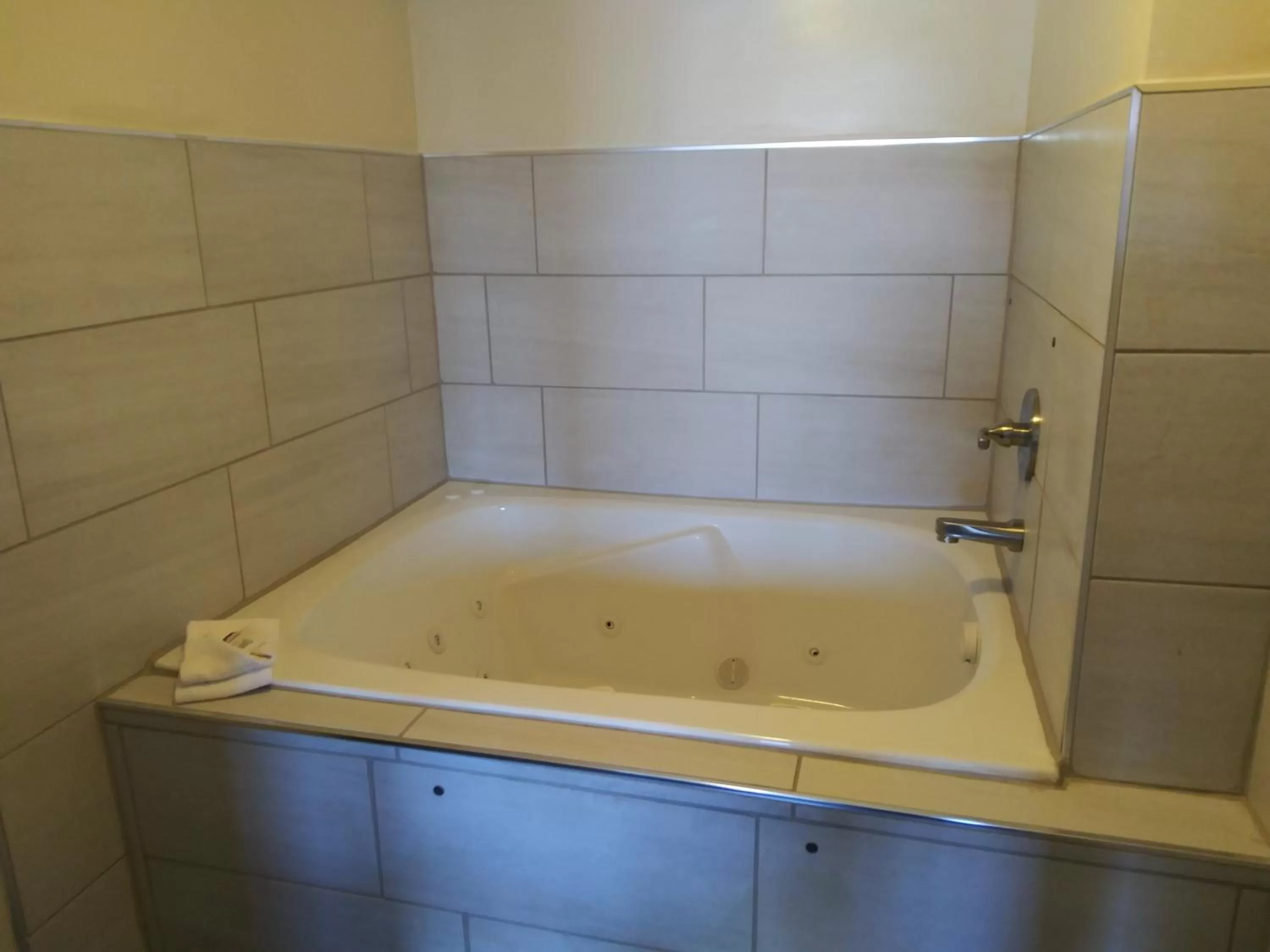 King Room with Spa Bath in Red Apple Inn