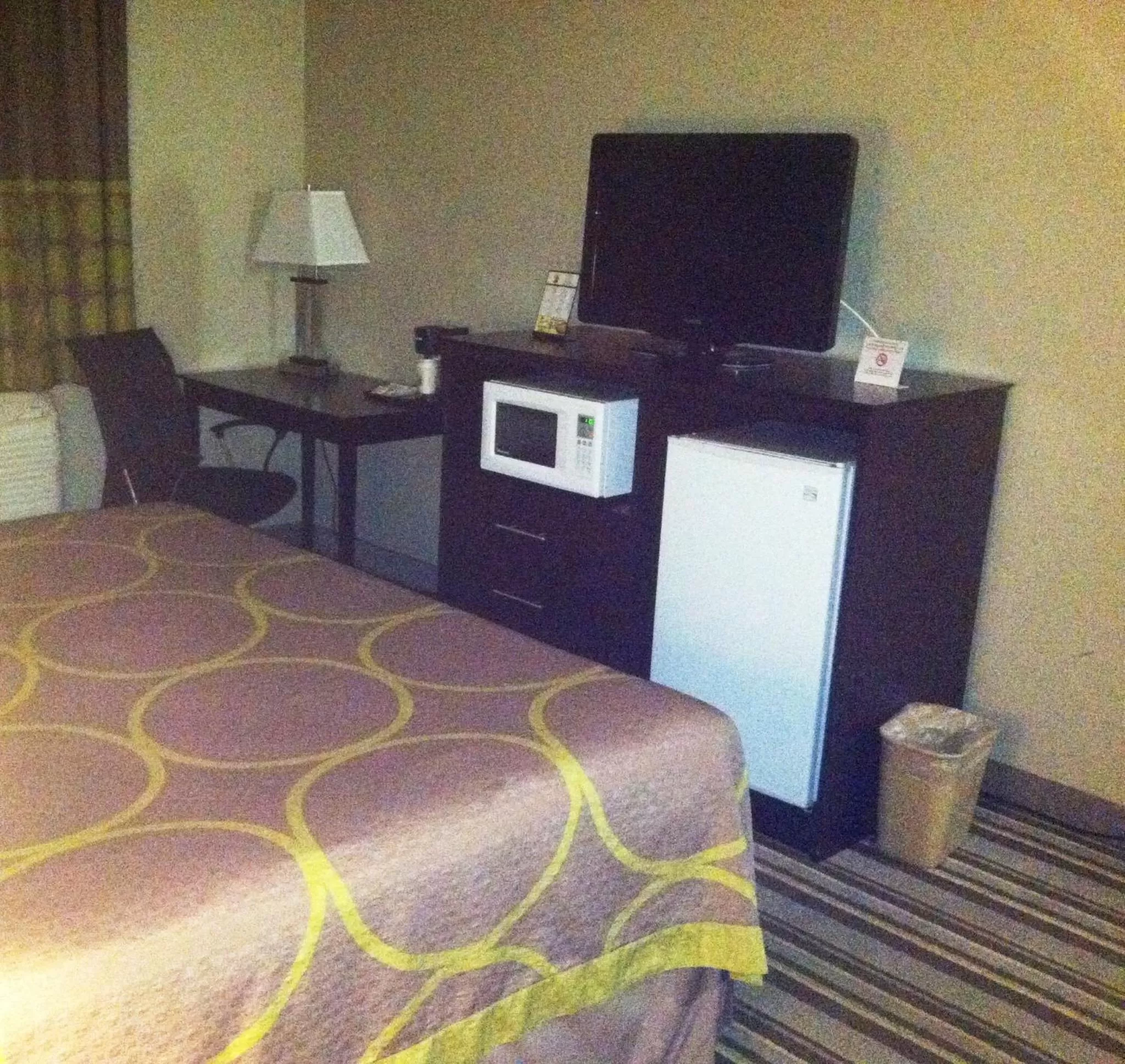 King Room - Non-Smoking in Super 8 by Wyndham Bridgeview/Chicago Area