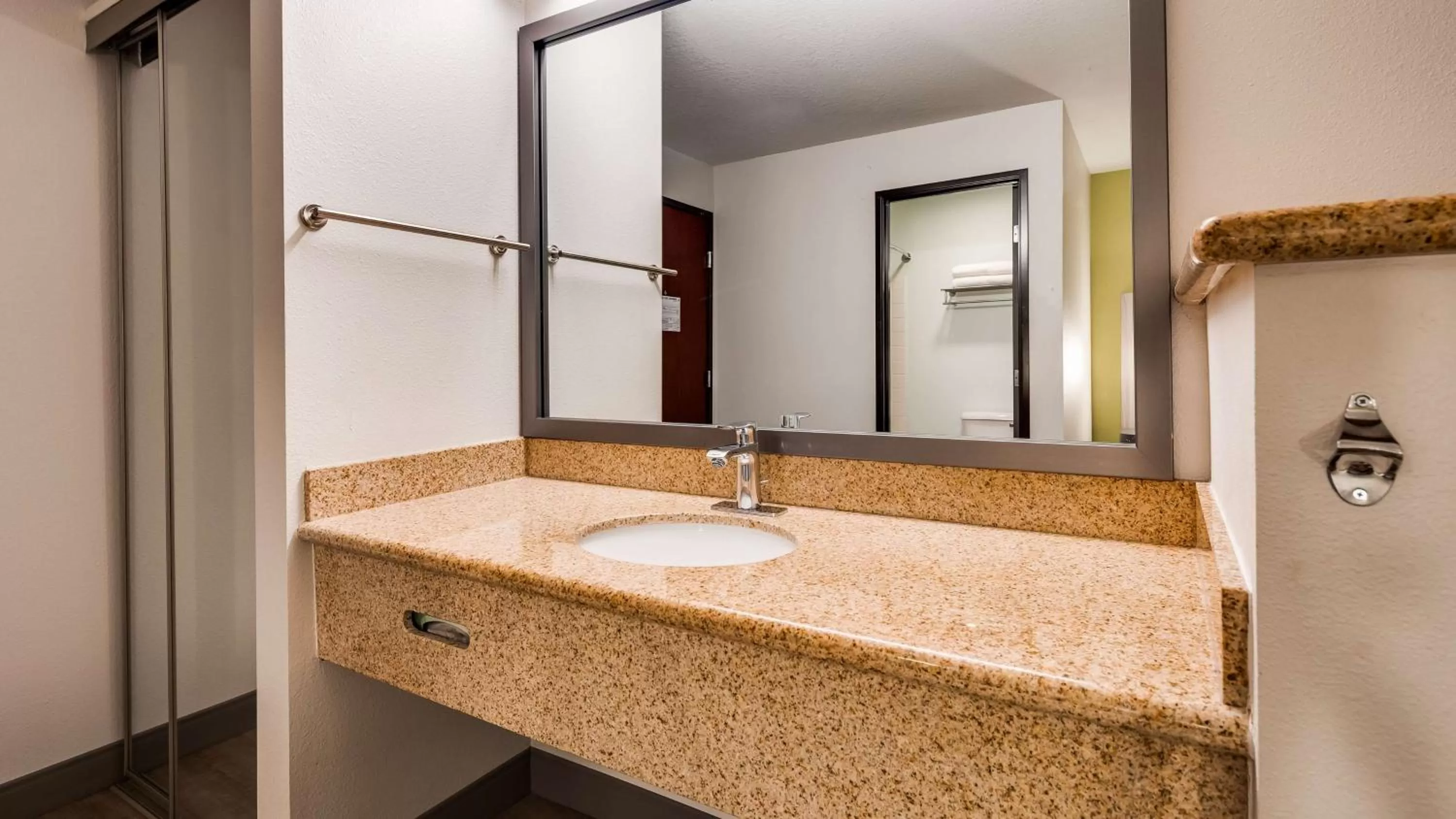 King Room - Non-Smoking in Best Western Sandy Inn