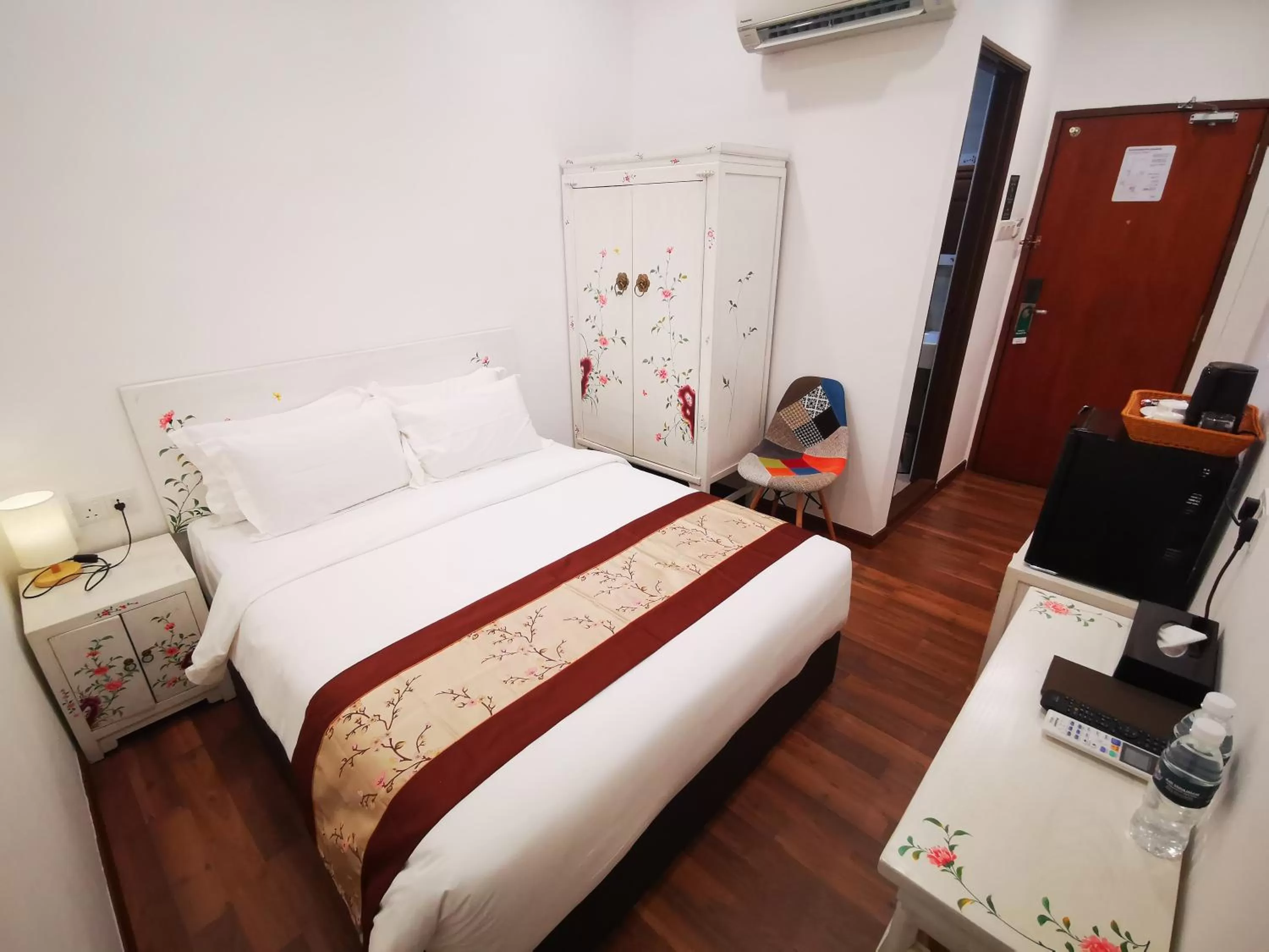 Standard Double Room Windowless in Mclane Boutique Hotel