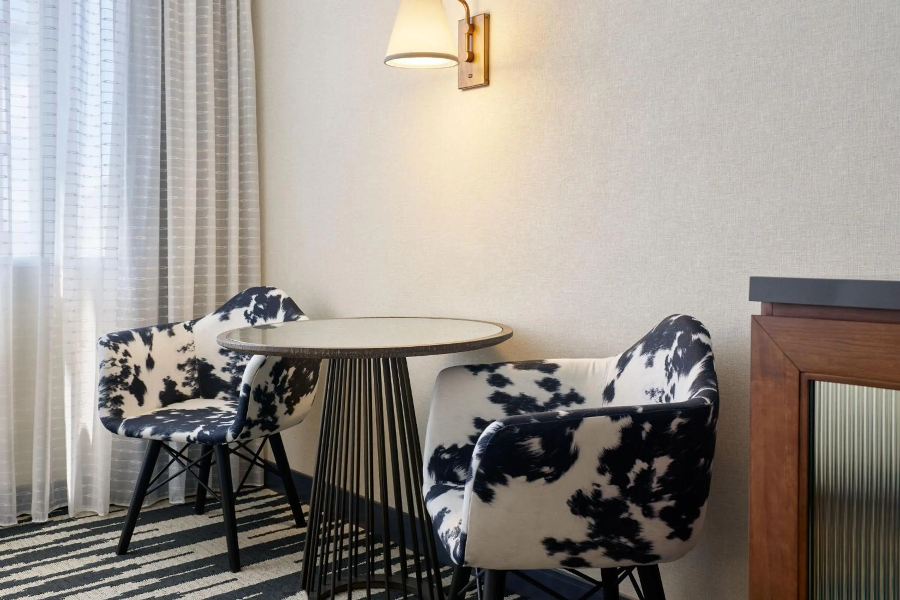 King Room - High Floor in The Leo Kent Hotel, Tucson, a Tribute Portfolio Hotel