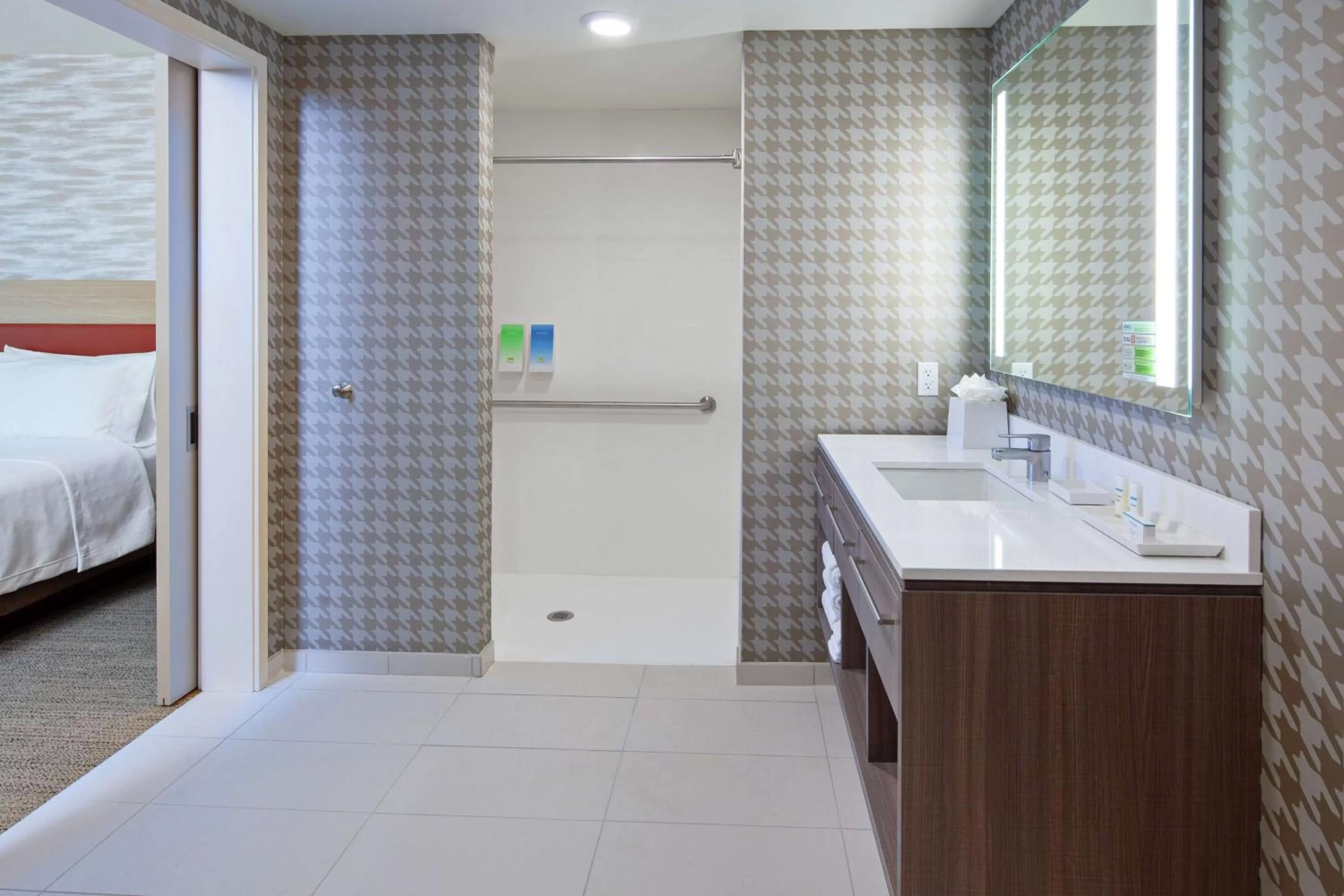 King Suite with Roll-In Shower - Mobility and Hearing Access/Non-Smoking in Home2 Suites By Hilton Alameda Oakland Airport