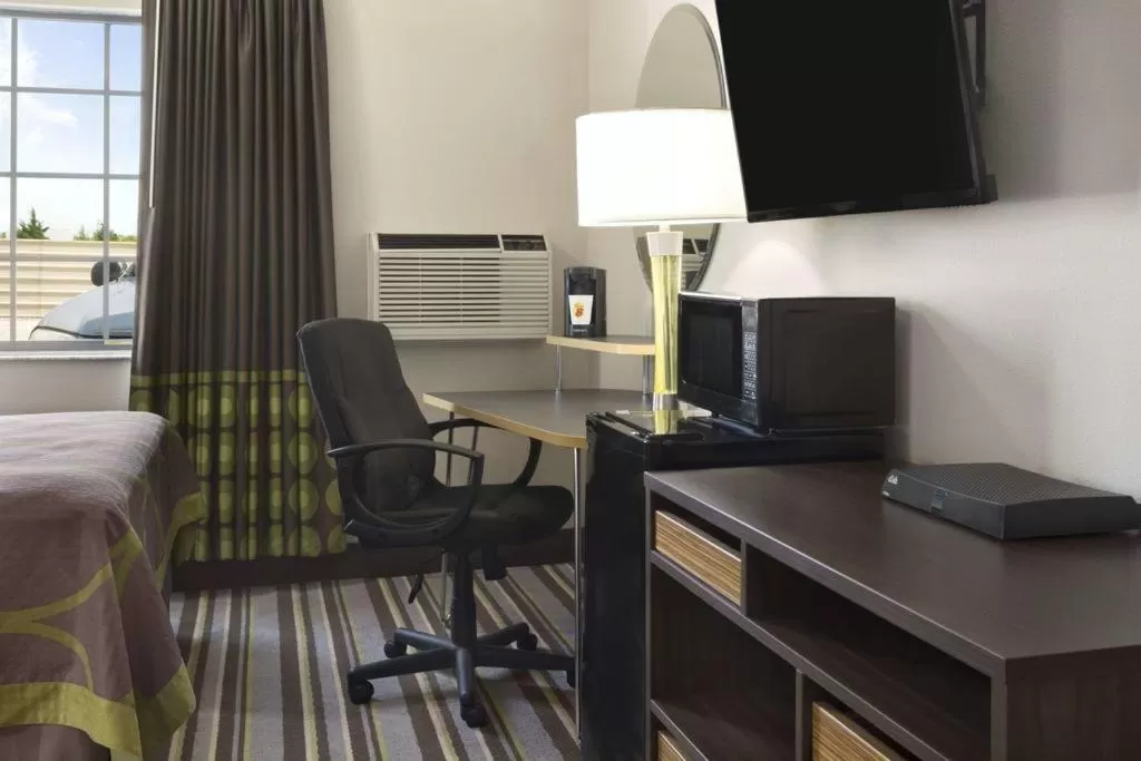 King Room - Smoking  in Super 8 by Wyndham Ardmore