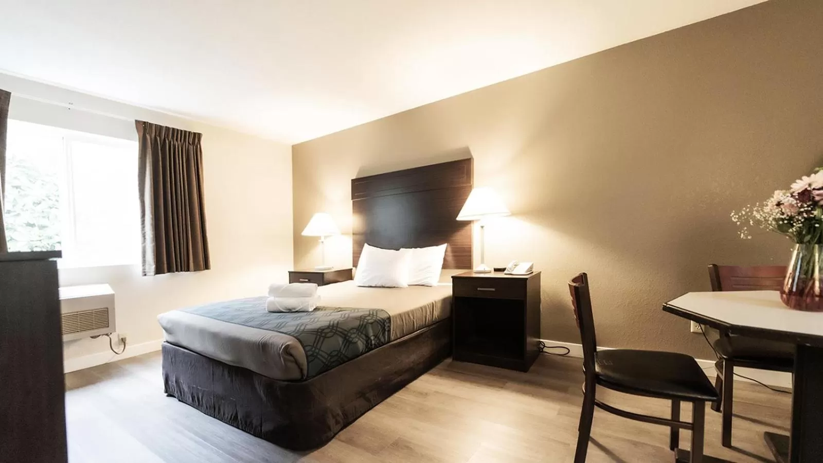 Queen Room - Accessible/Nonsmoking in Ocean Star Inn