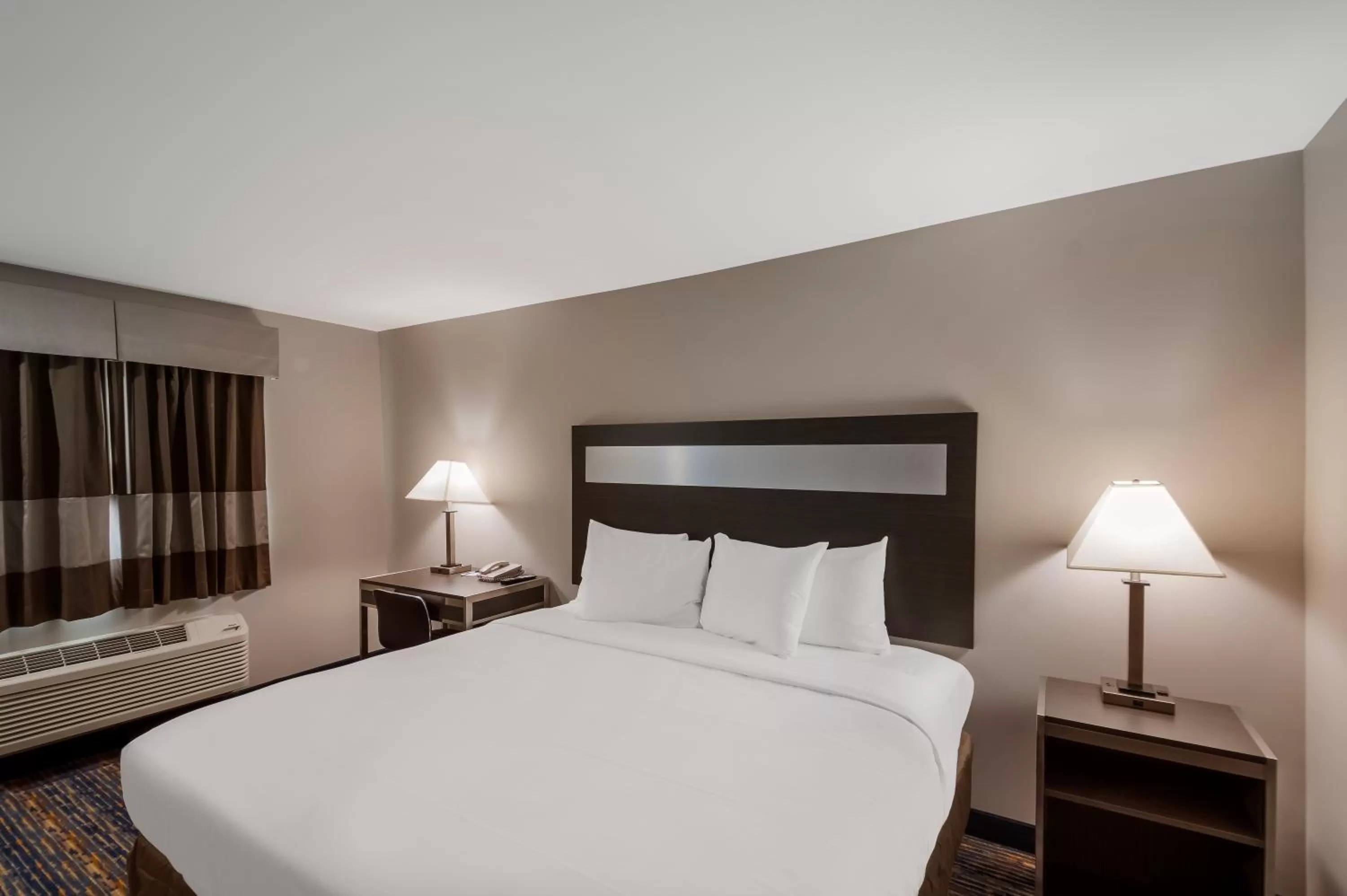 1 King Bed Accessible Non Smoking in Americas Best Value Inn Farmington