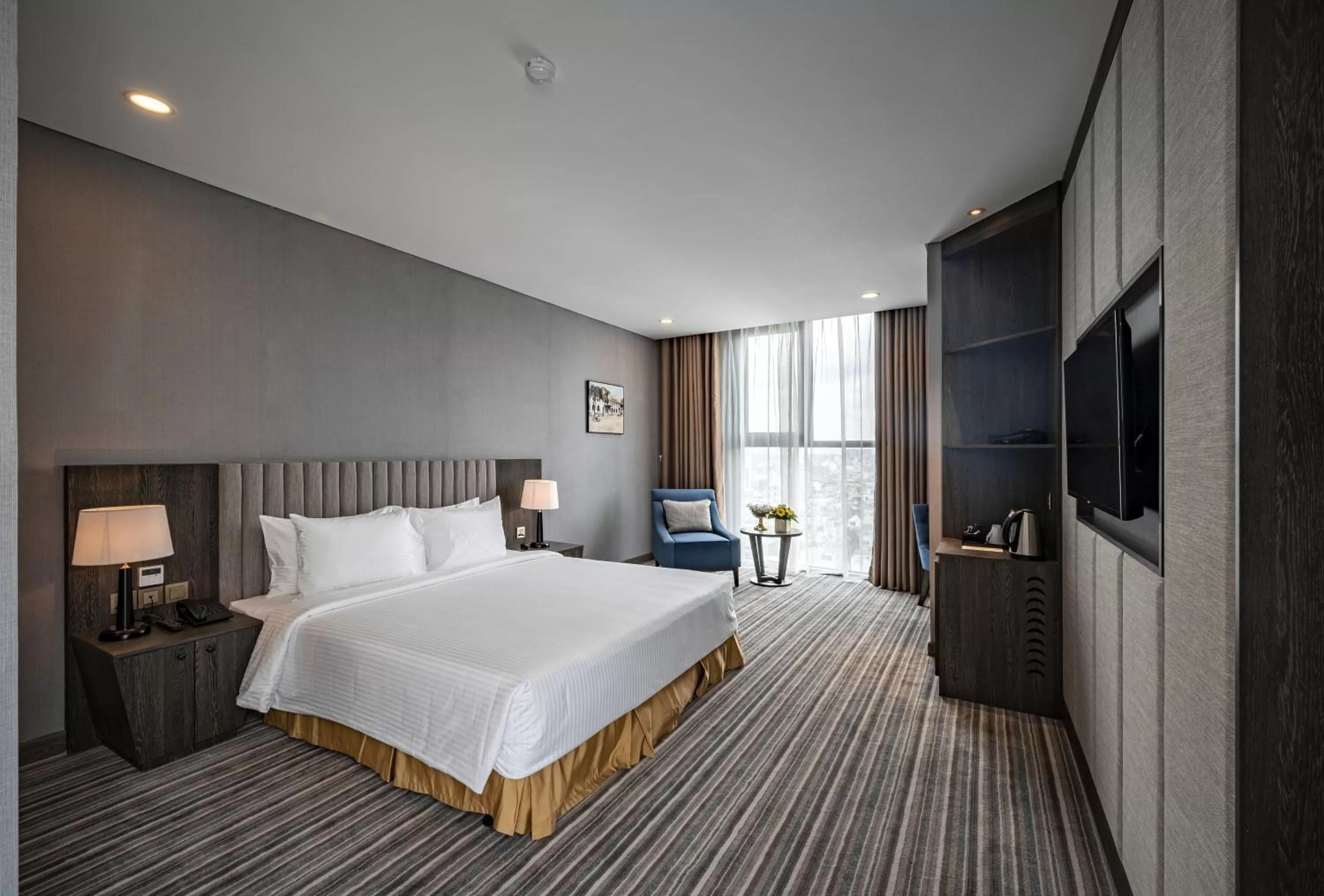 Deluxe King Room with City View in Muong Thanh Luxury Saigon Hotel