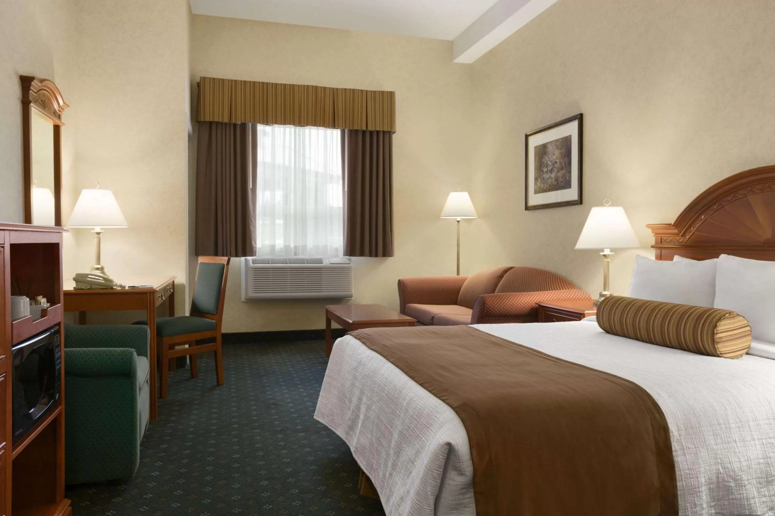 Queen Room - Disability Access/Non-Smoking in Travelodge by Wyndham Strathmore
