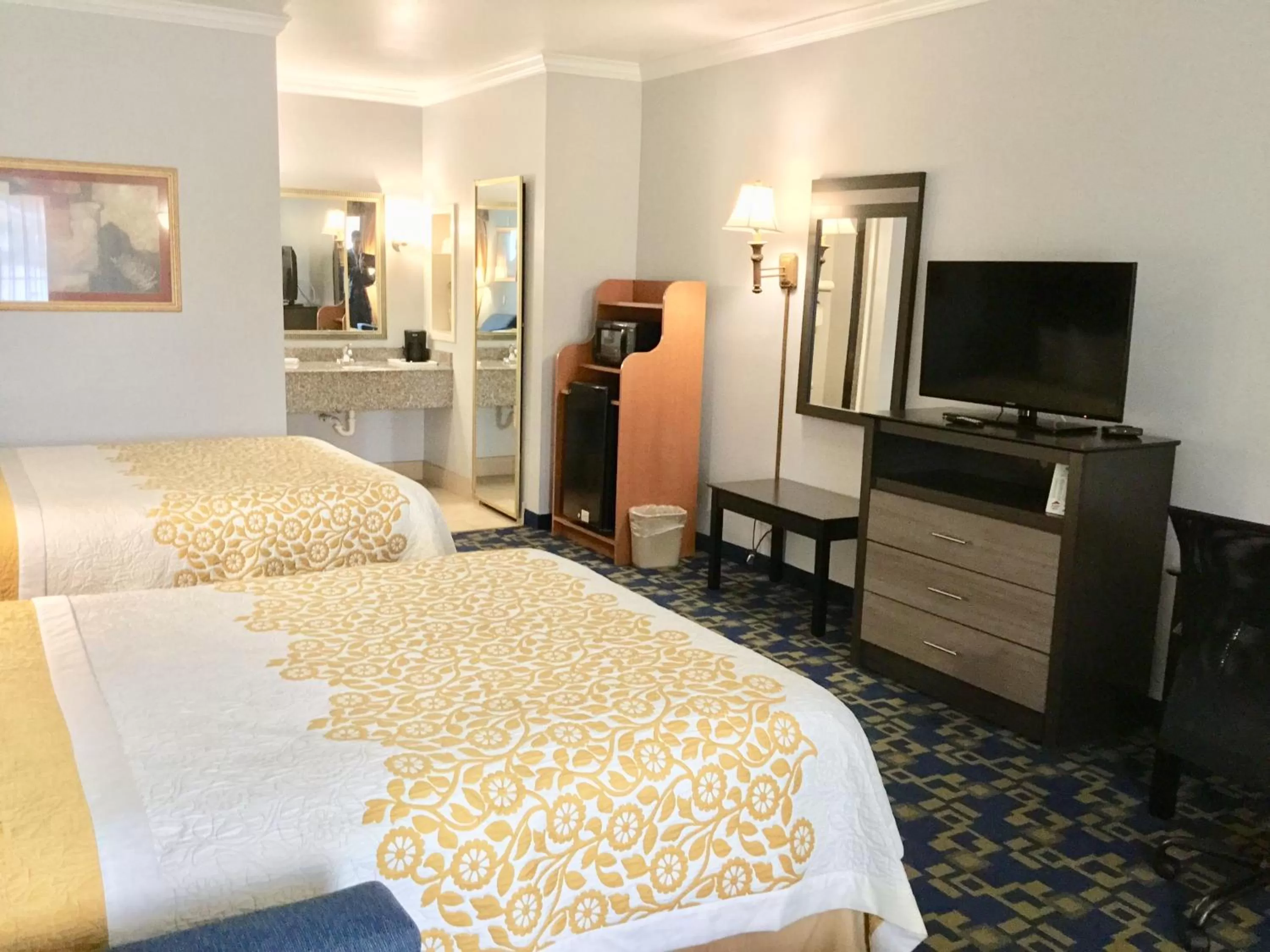 Queen Room with Two Queen Beds - single occupancy - Non-Smoking in Days Inn by Wyndham Robstown