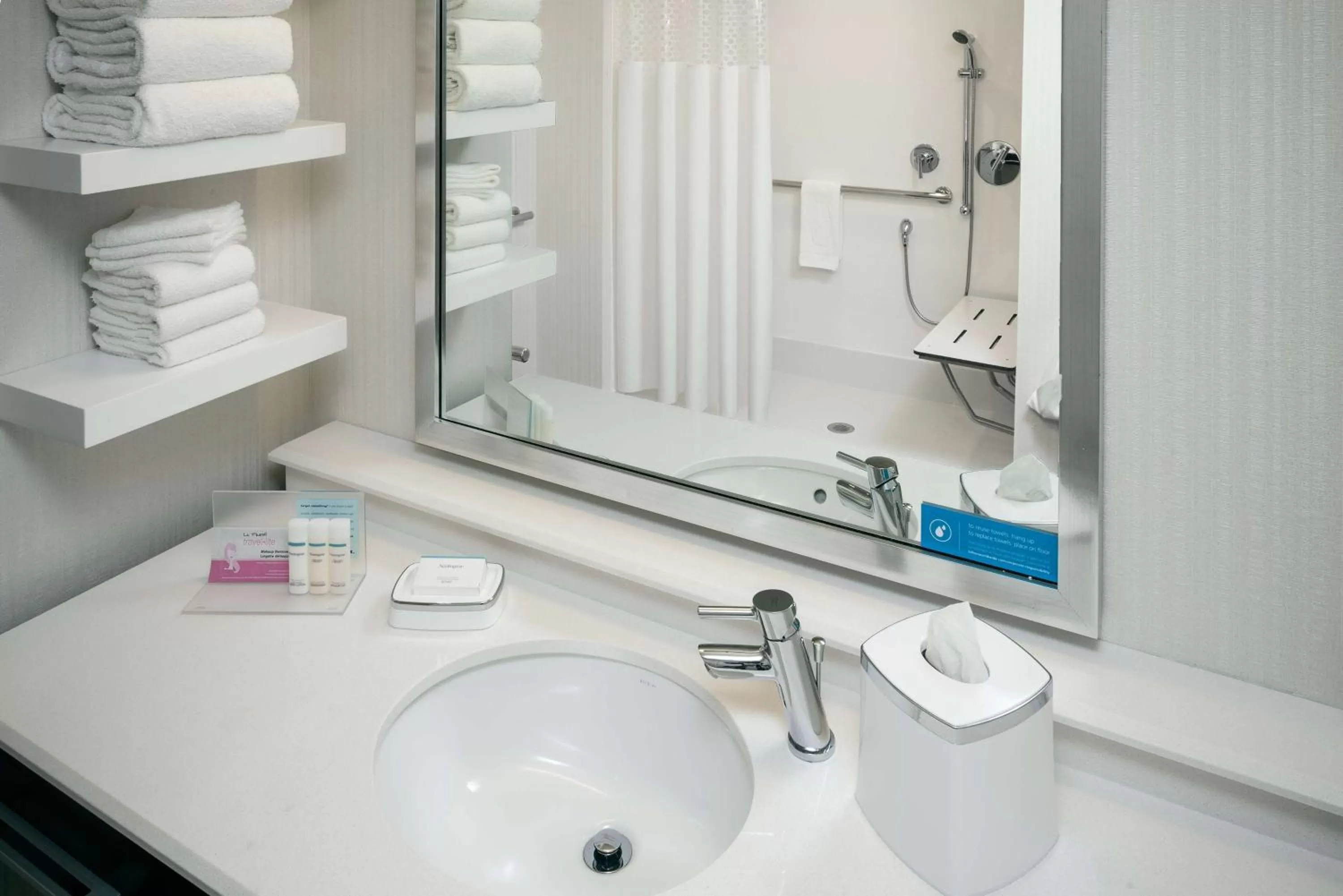 Queen Room with Two Queen Beds - Non-Smoking in Hampton Inn & Suites by Hilton Seattle/Northgate