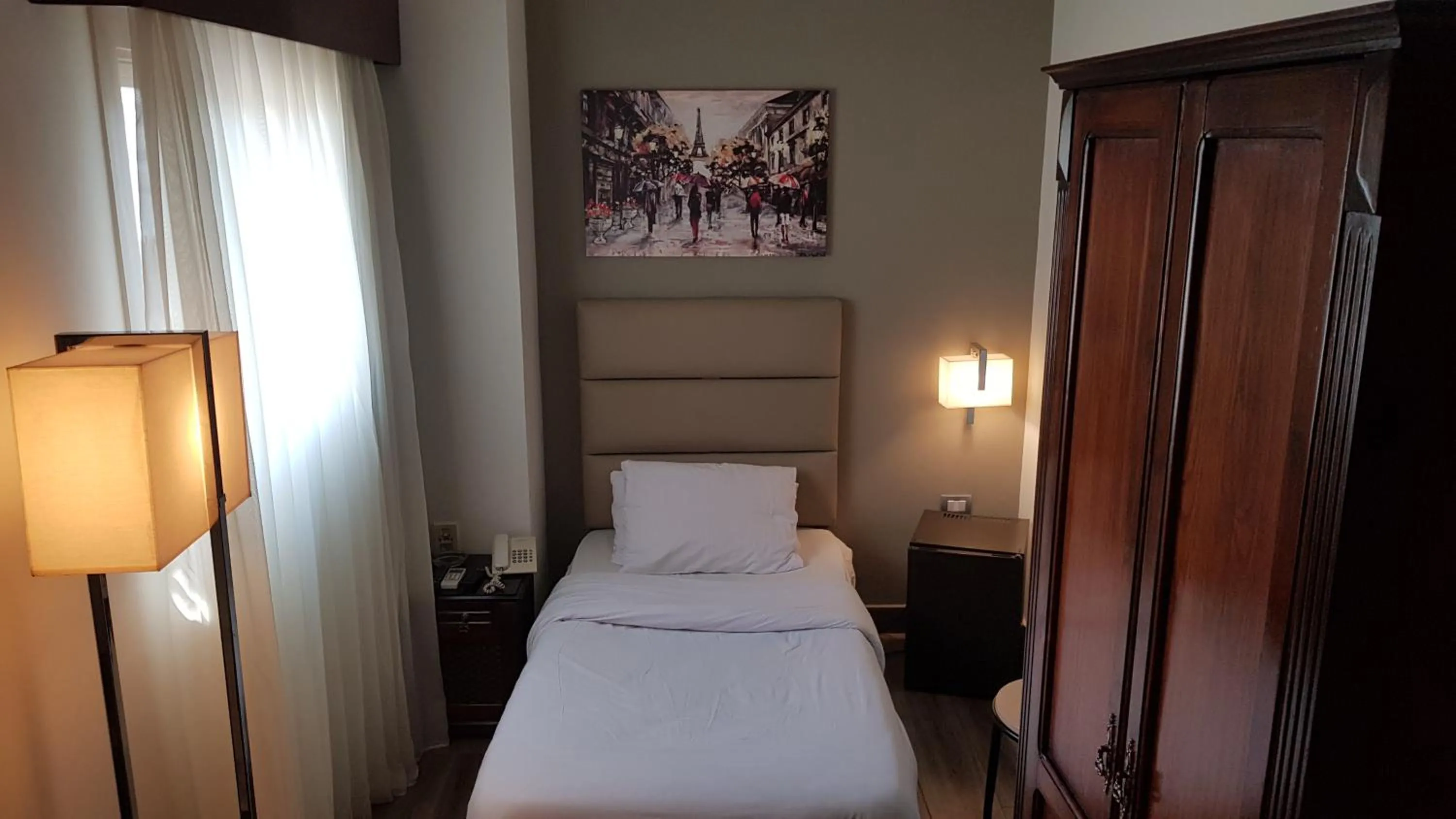 Single Room in Green Plaza Inn '''Business &Families Only'''