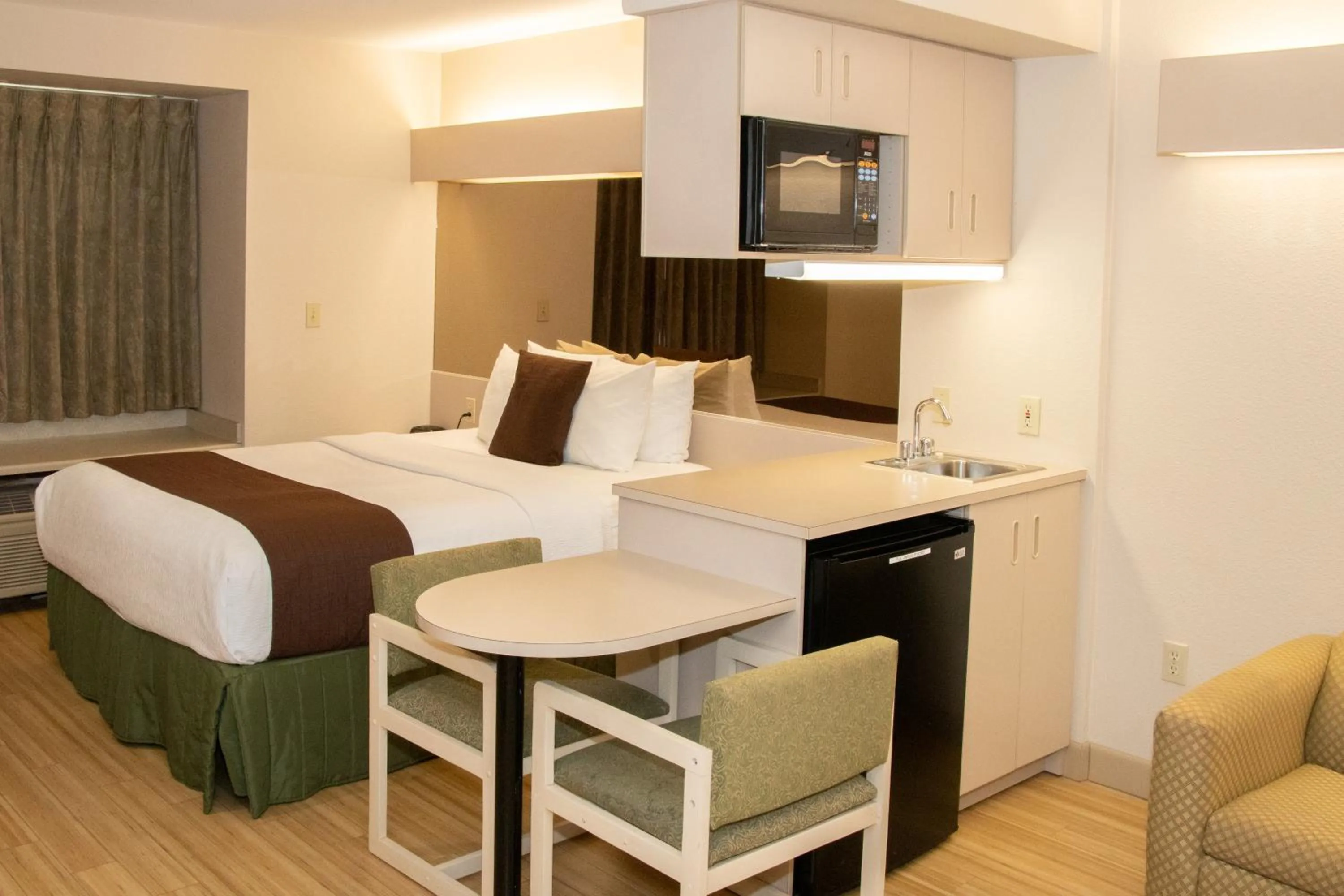 Queen Studio Suite - Mobility Access/Non-Smoking in Microtel Inn & Suites Lodi