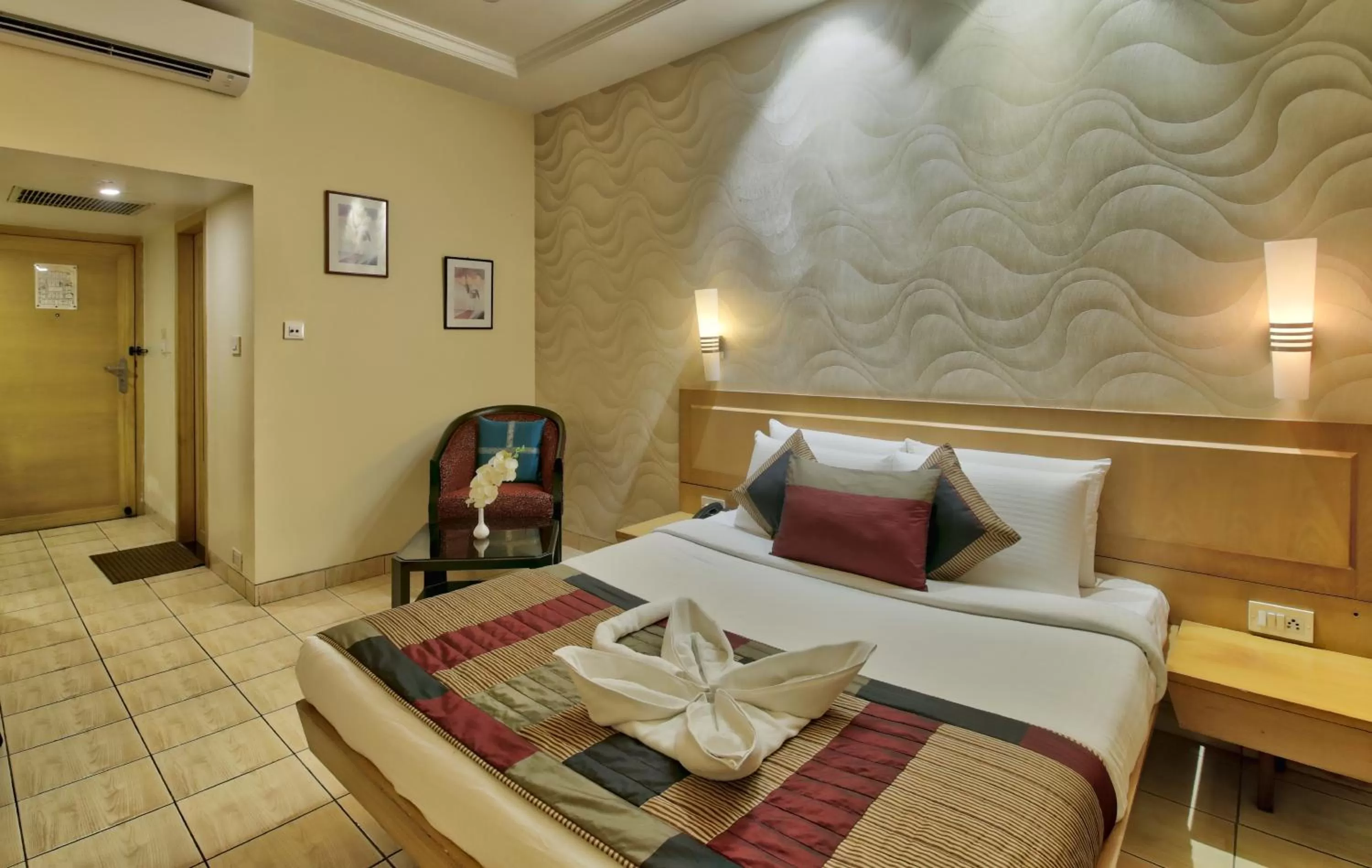 Deluxe Double Room - single occupancy in Vishwaratna Hotel