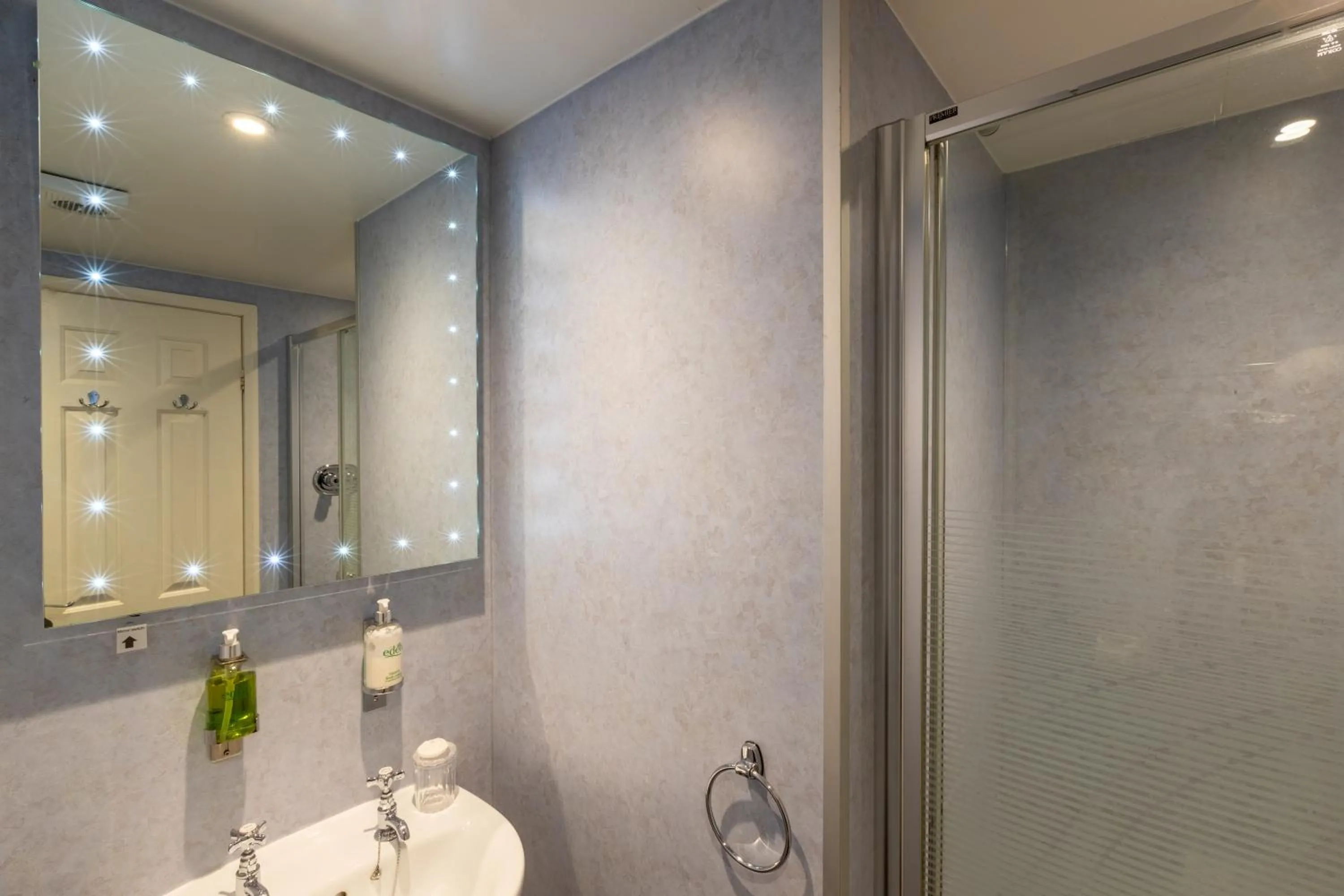  Premier Twin Room in Holly Lodge Guest House with FREE off site health club