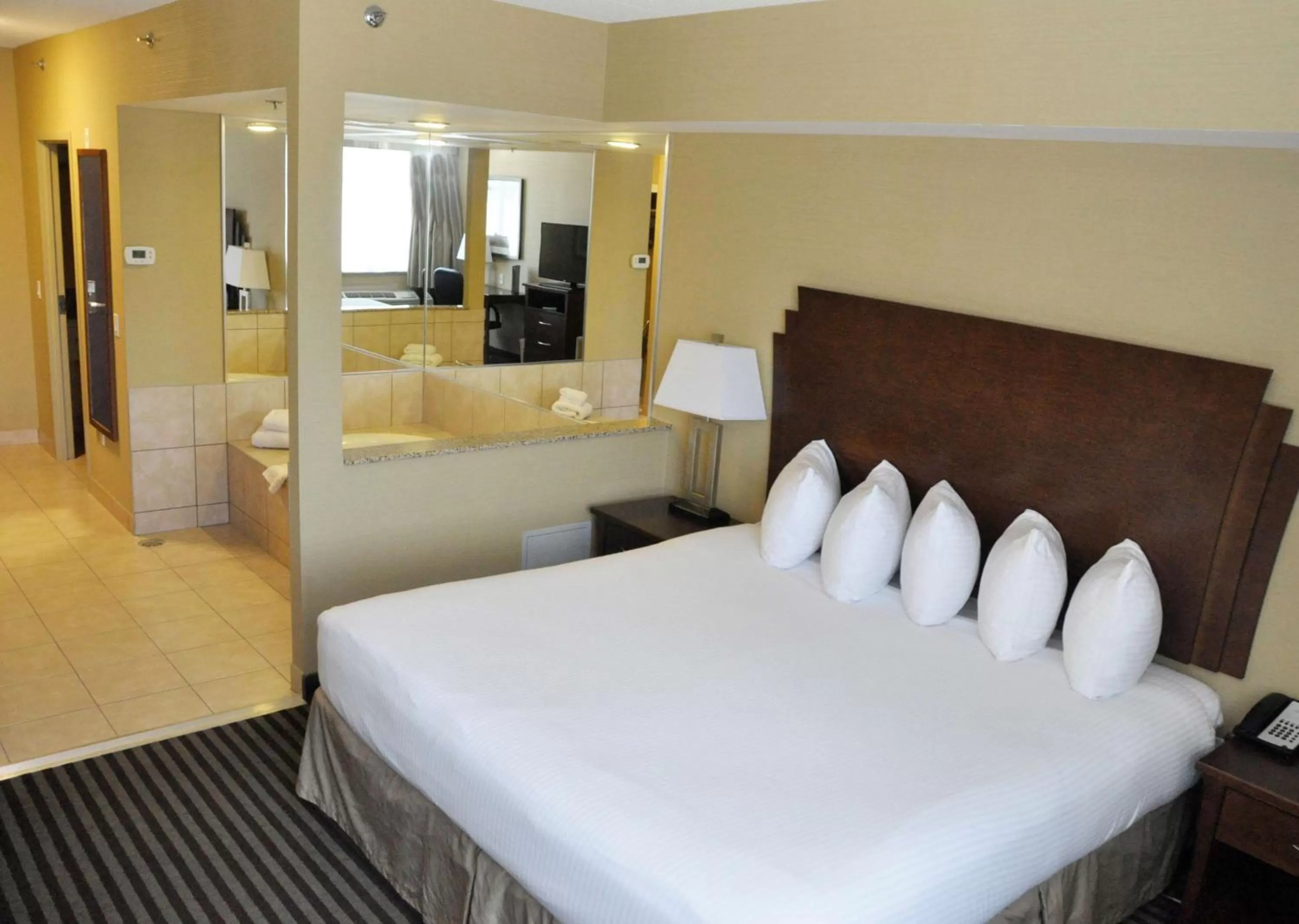 King Suite with Spa Bath - Non Smoking in Best Western Plus Barrie