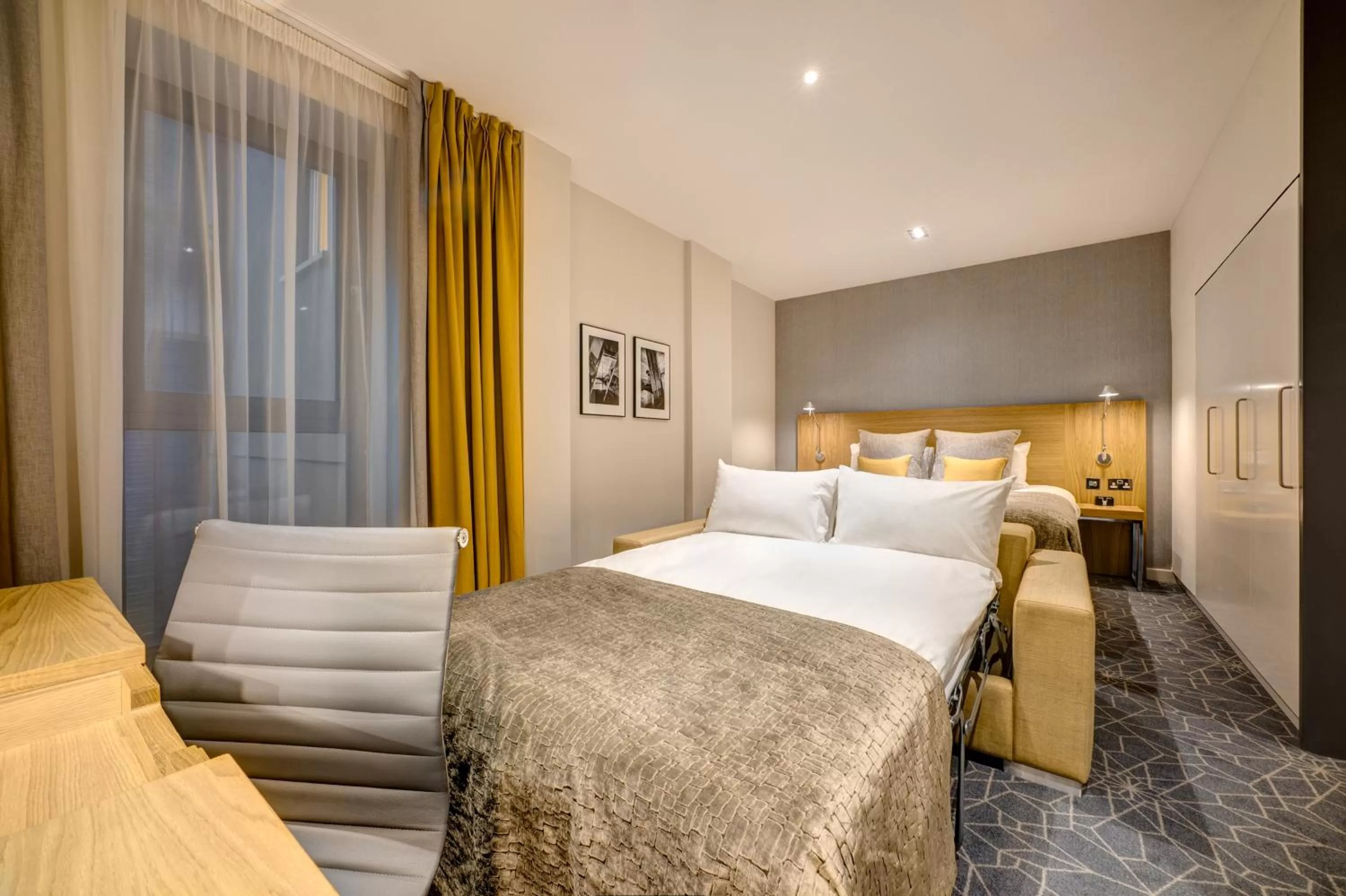 Family Room (2 Adults + 2 Children) in Apex City of Glasgow Hotel