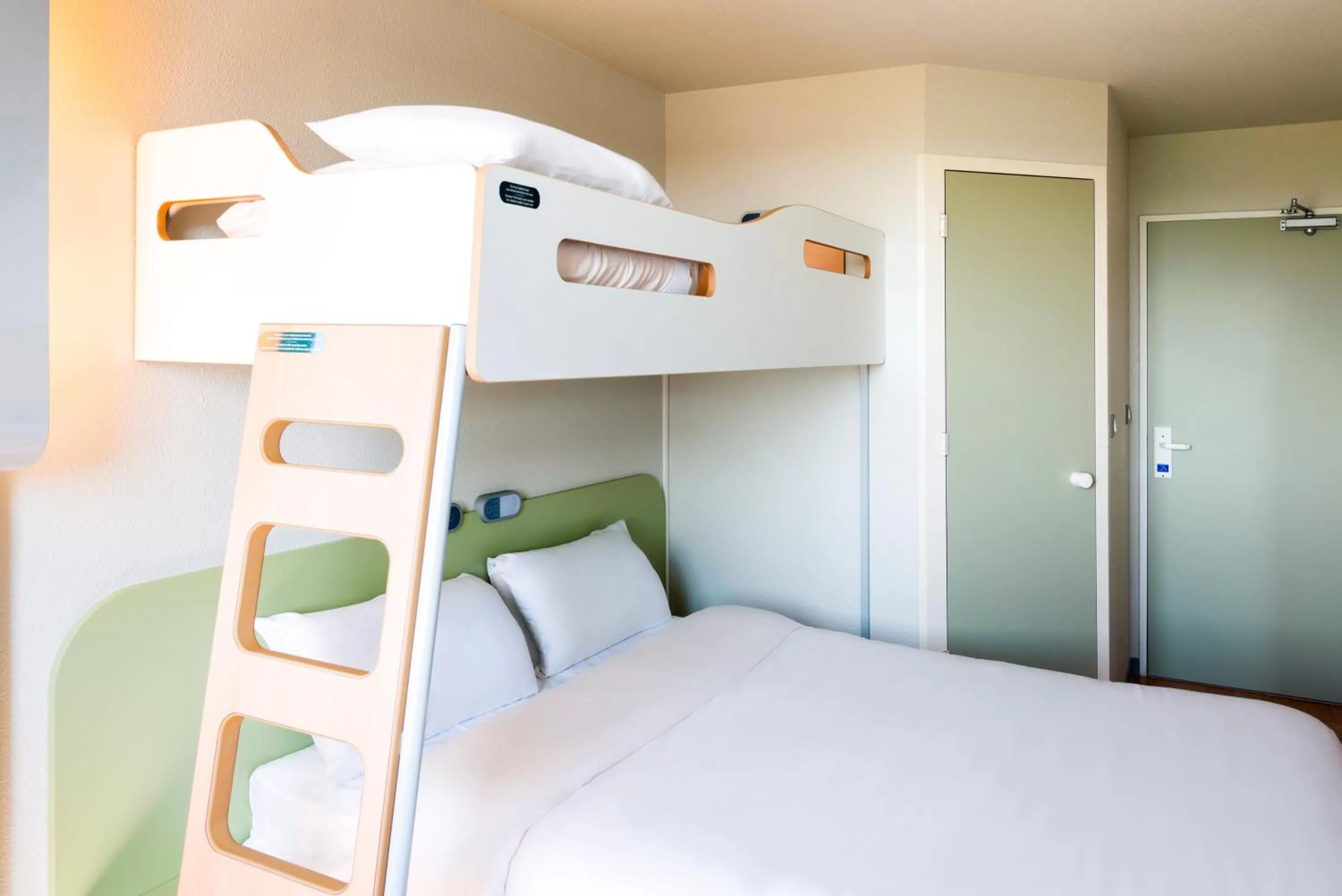 Bedroom, Bed in Ibis Budget Clermont Ferrand - Le Brezet - Aeroport