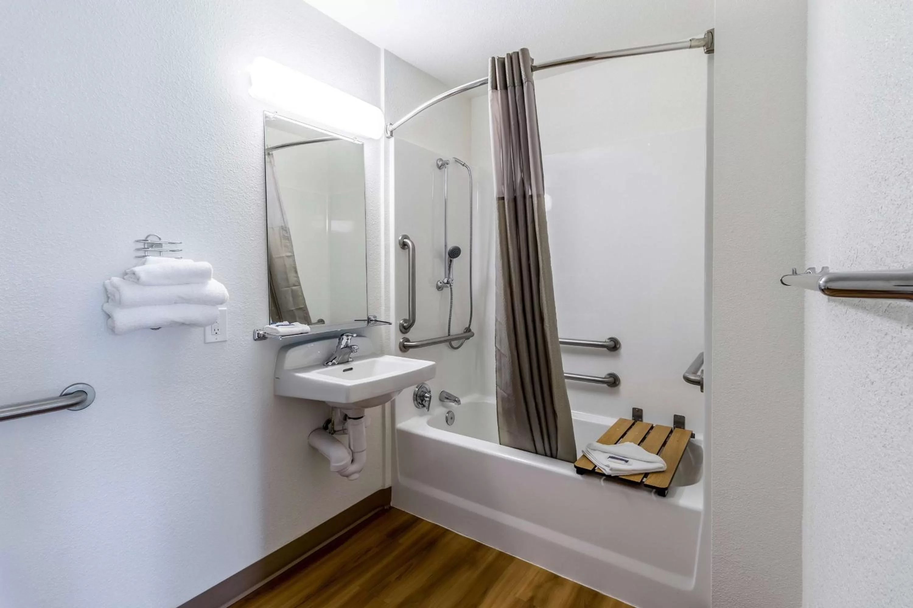 Double Room - Disability Access in Motel 6-Kirkland, WA - North Kirkland