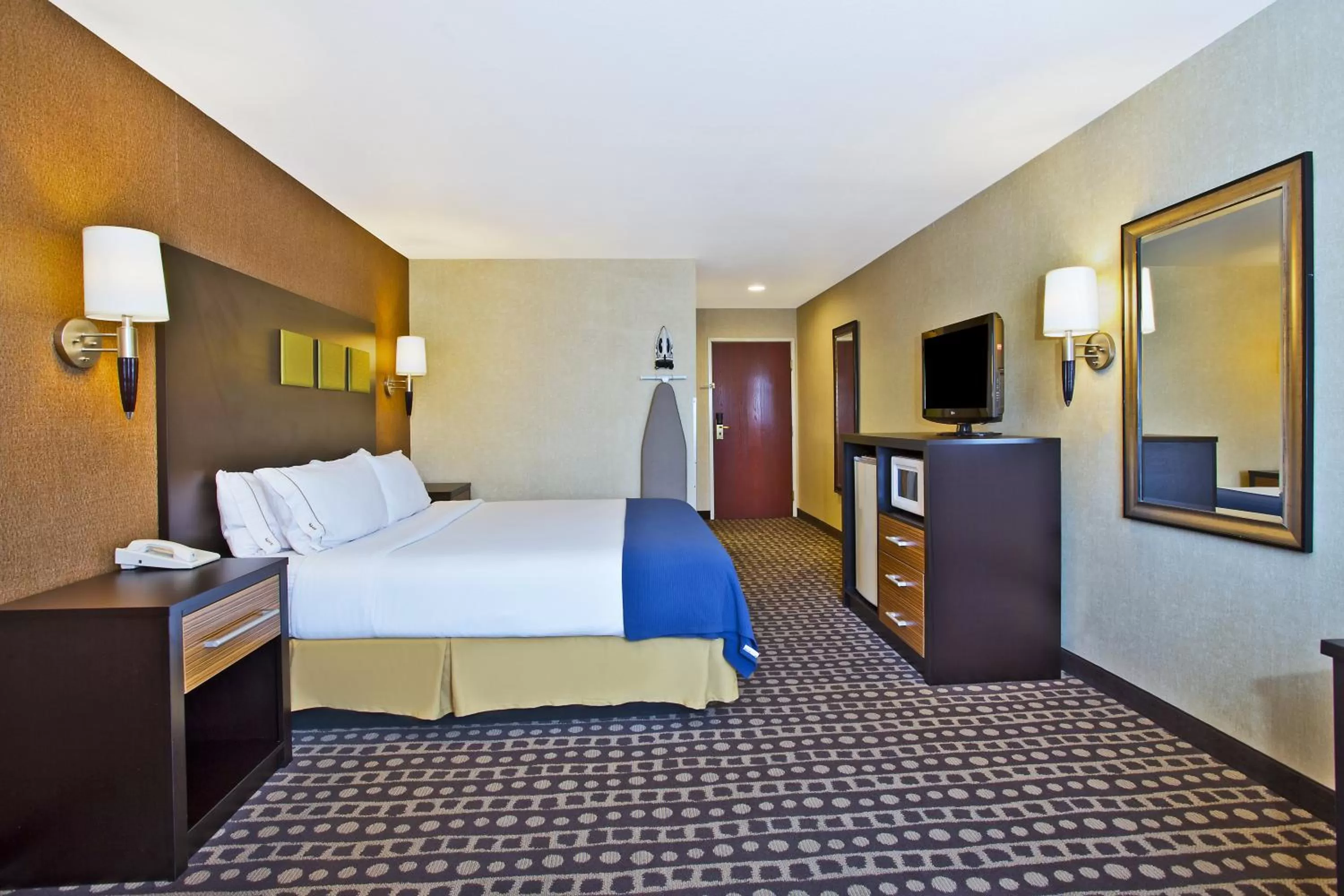 Standard Room in Holiday Inn Express Hotel & Suites Wabash by IHG