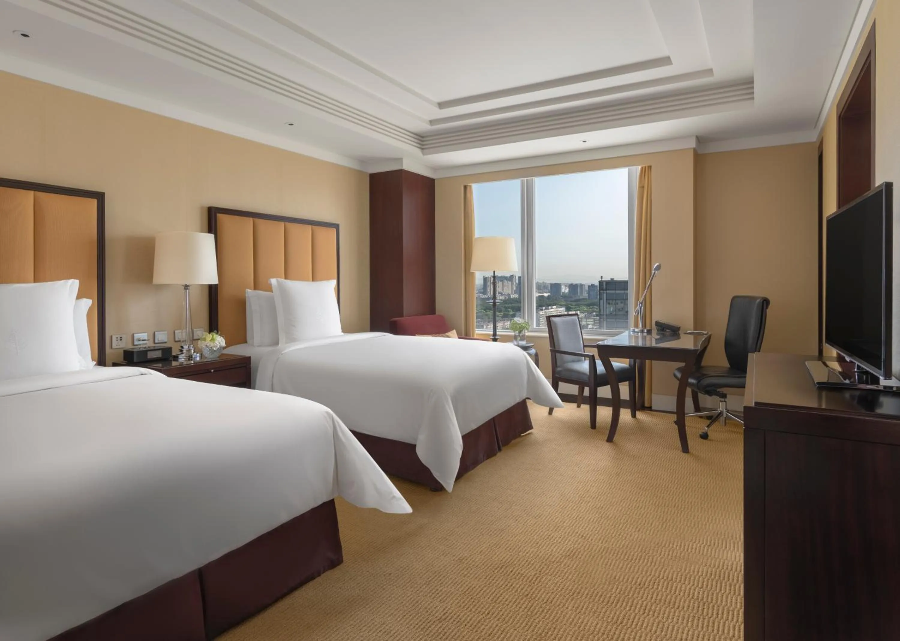Club Twin Room with City View in Four Seasons Hotel Beijing