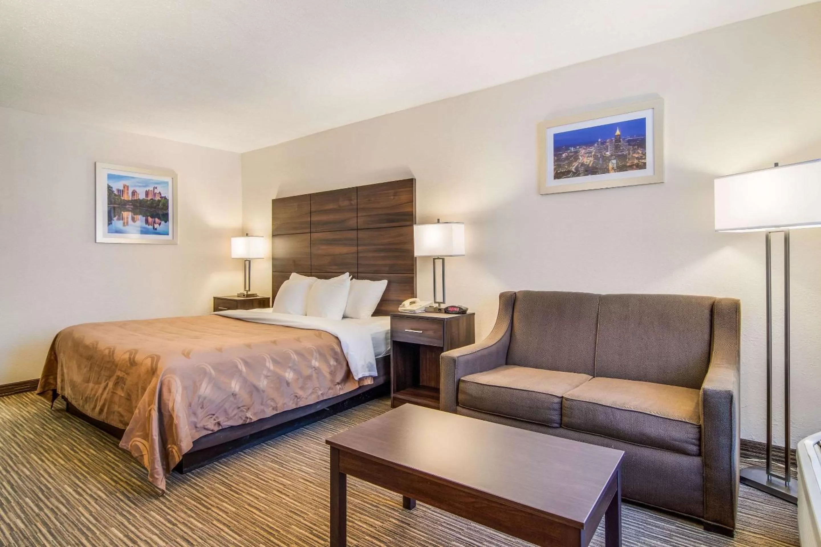 Photo of the whole room, Bed in Quality Inn Suwanee I-85