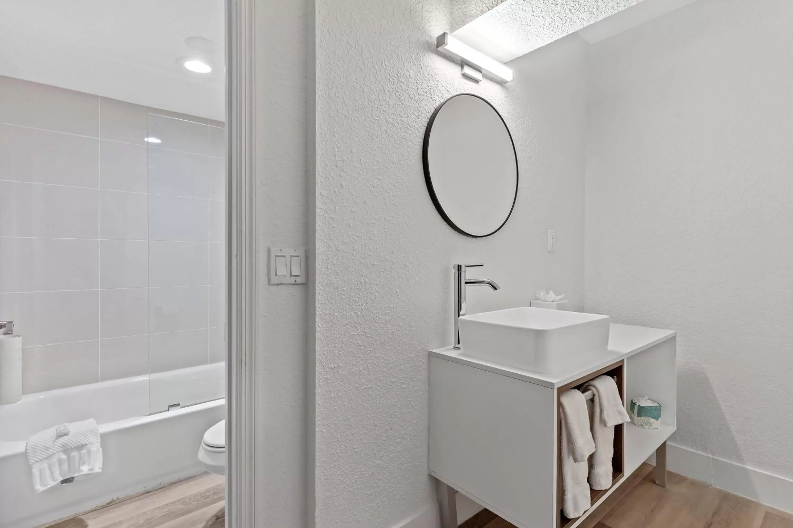 King Suite - Non-Smoking in Baymont by Wyndham Jacksonville Airport